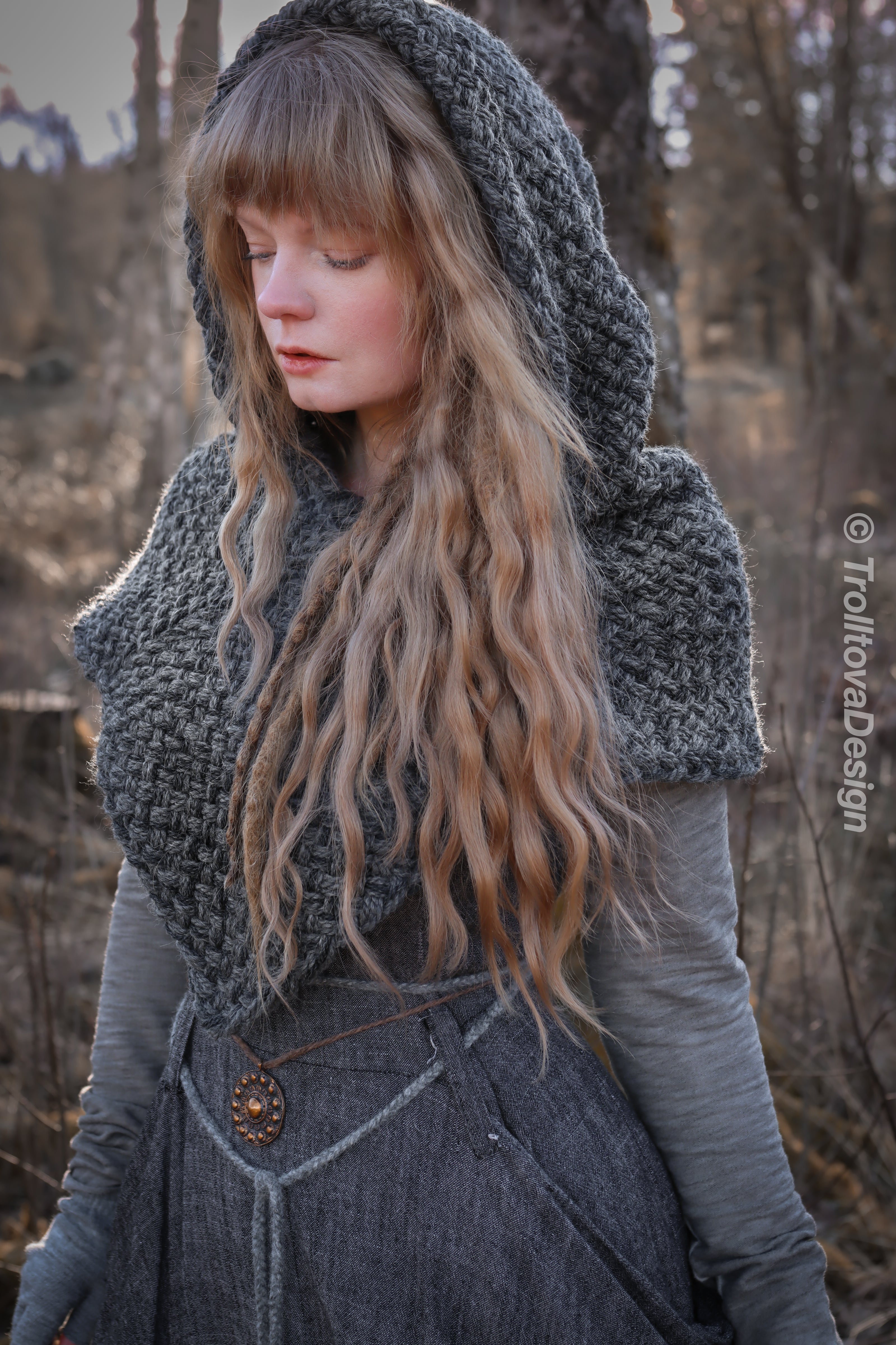 Small handwoven Skjoldehamn hood in gray wool and alpaca.