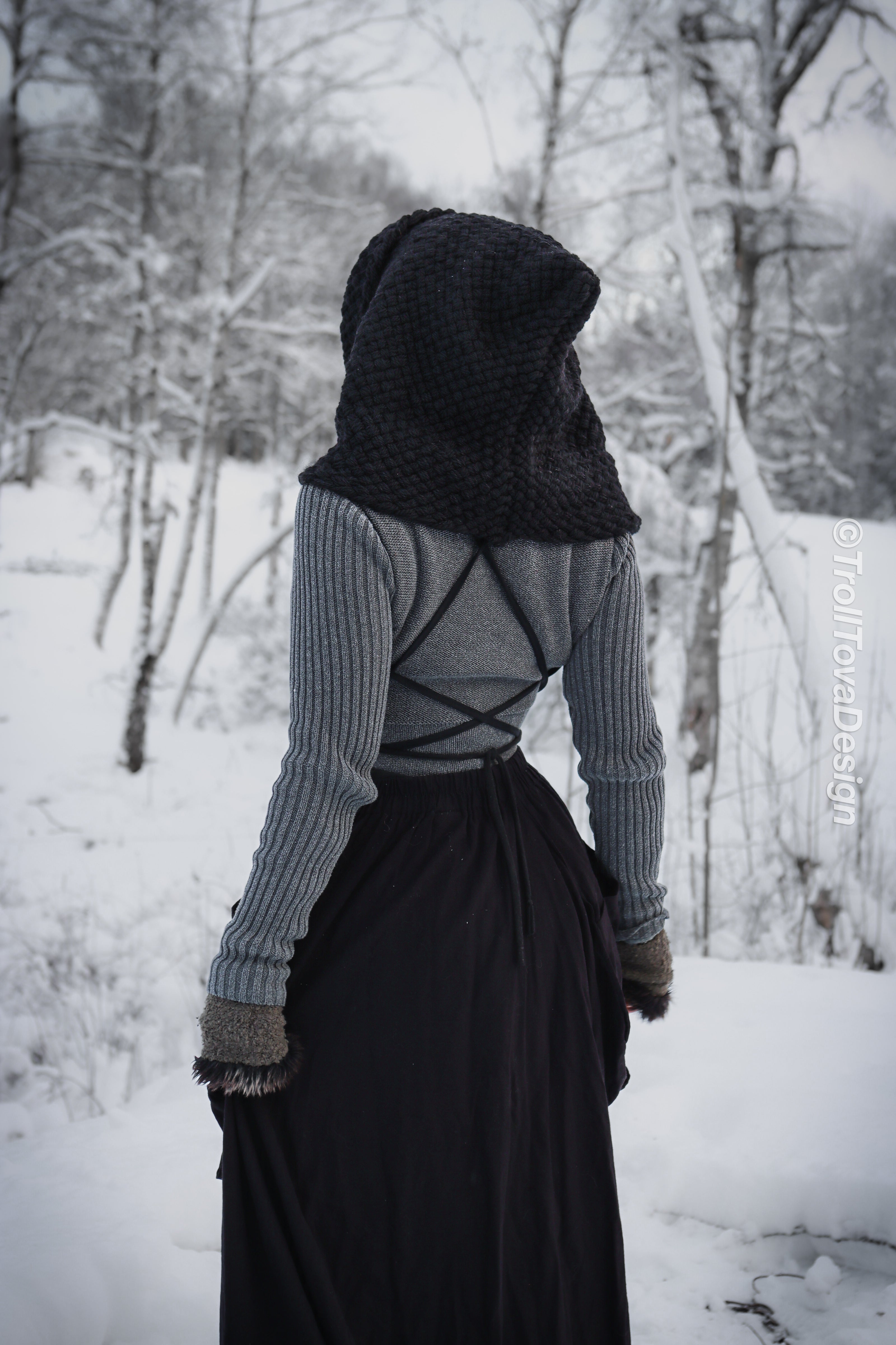 Handwoven hood in black wool and alpaca.
