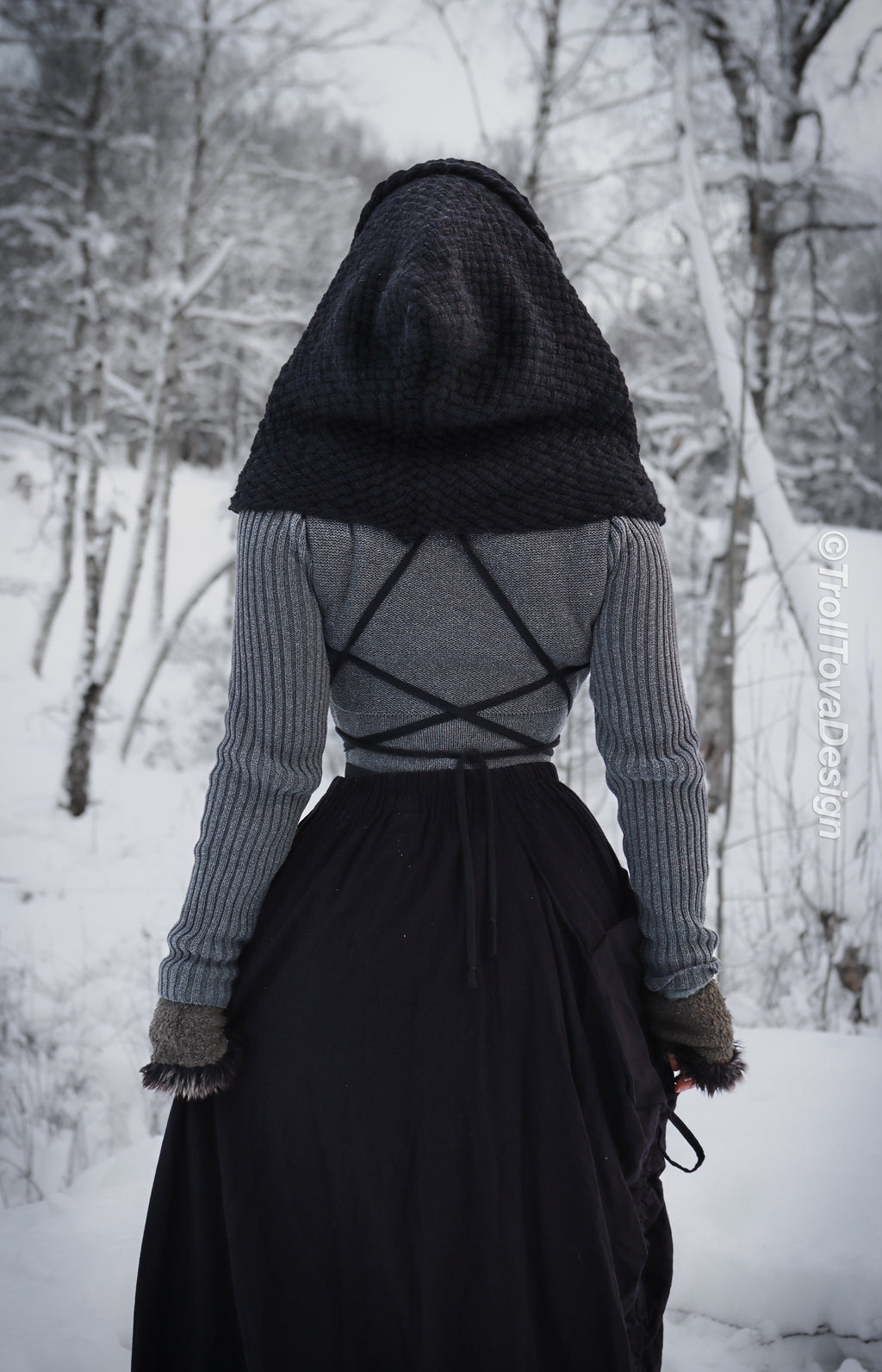 Handwoven hood in black wool and alpaca.