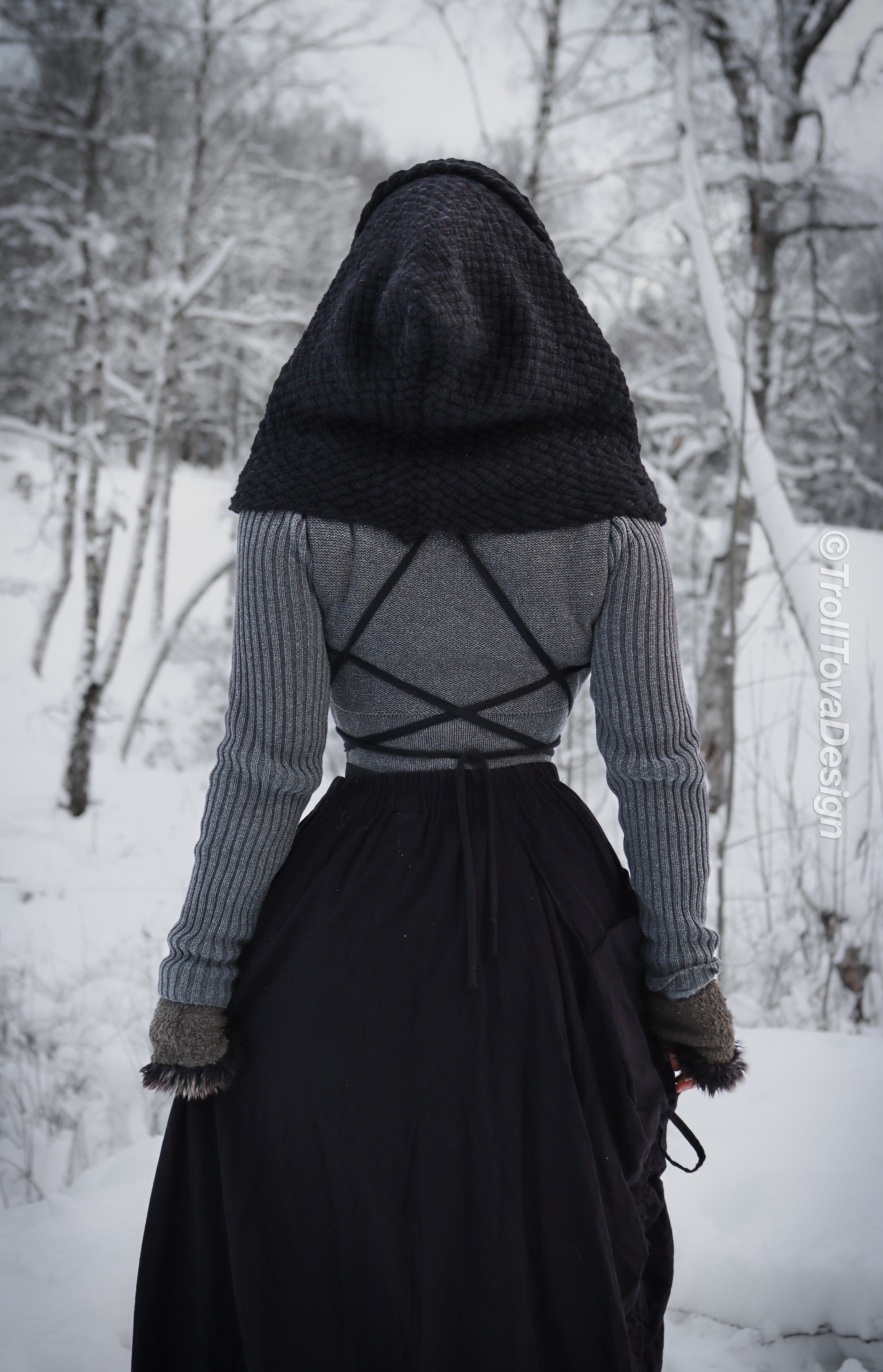 Handwoven hood in black wool and alpaca.
