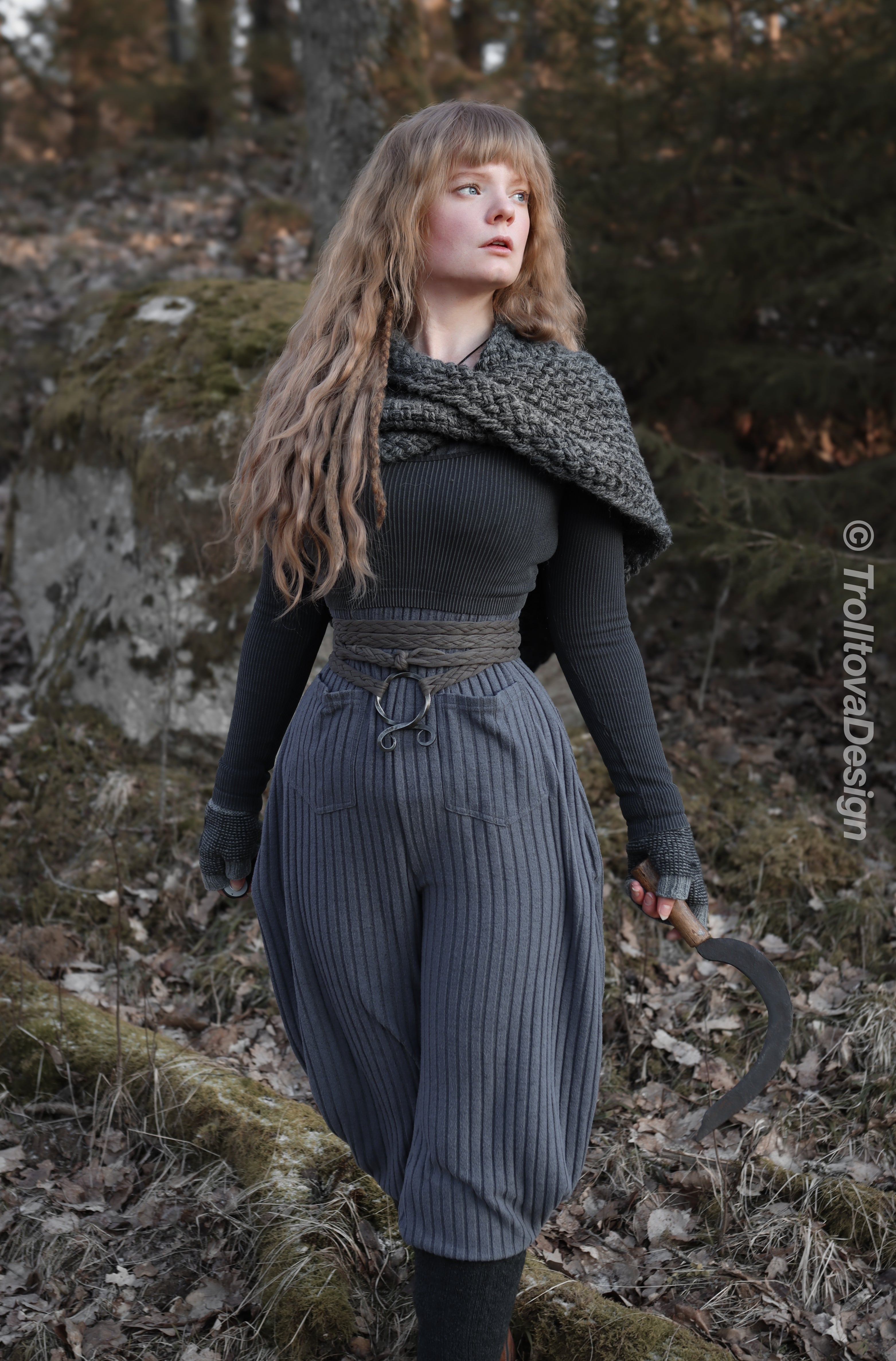 Handwoven twisted capelet in gray wool and alpaca.