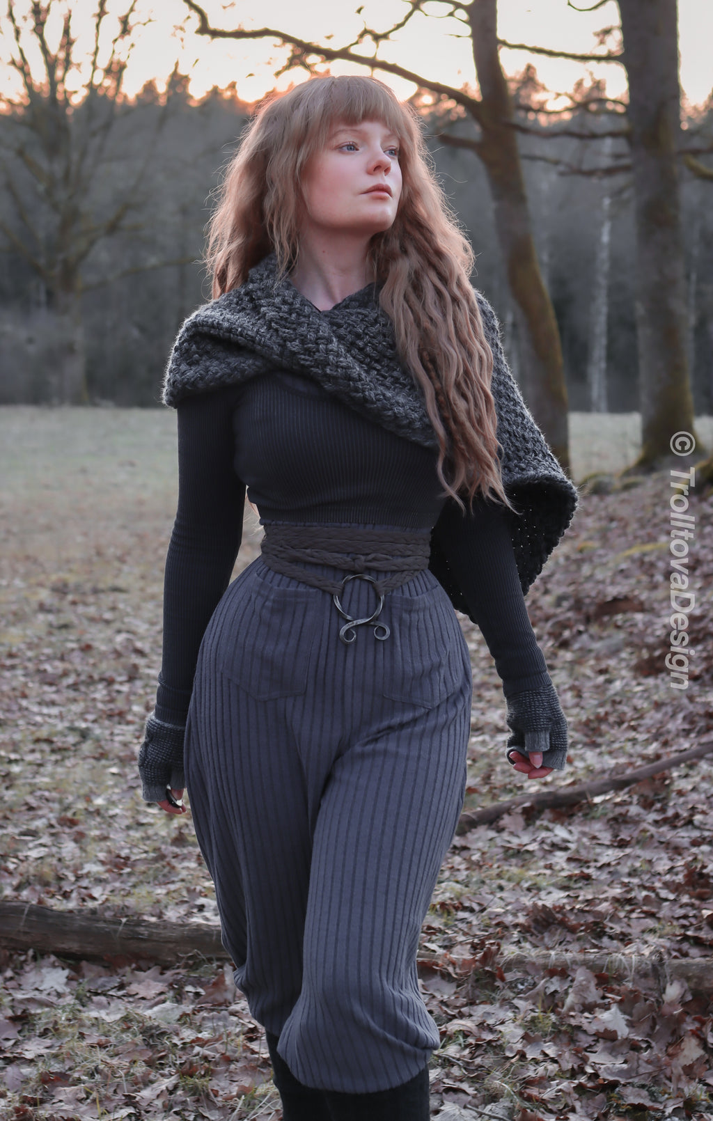 Handwoven twisted capelet in gray wool and alpaca.
