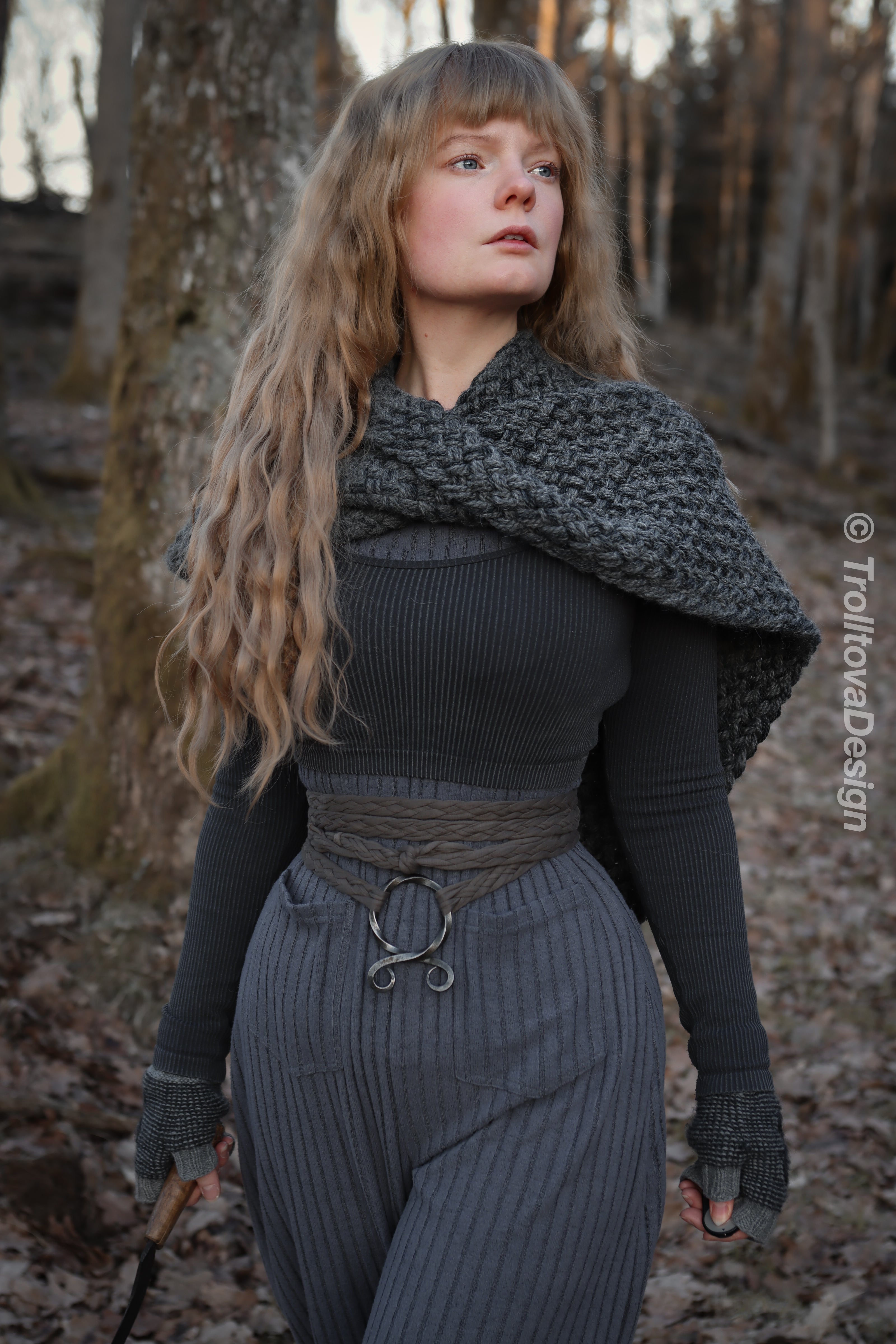 Handwoven twisted capelet in gray wool and alpaca.