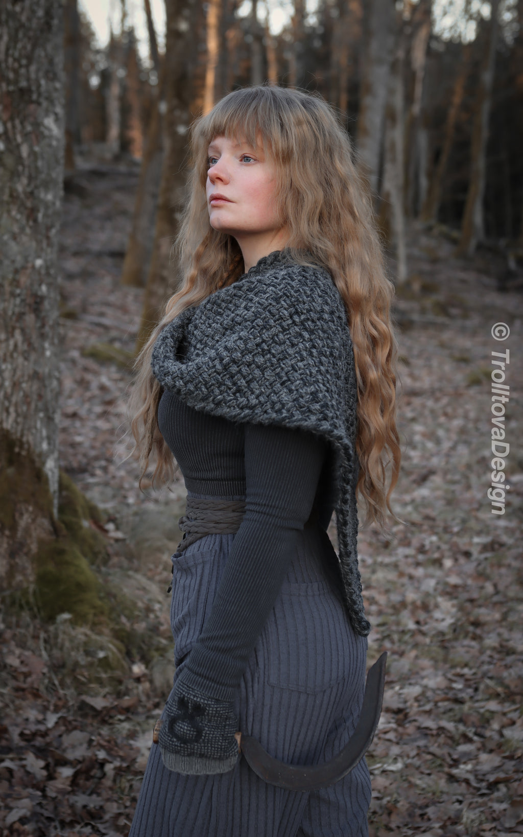 Handwoven twisted capelet in gray wool and alpaca.