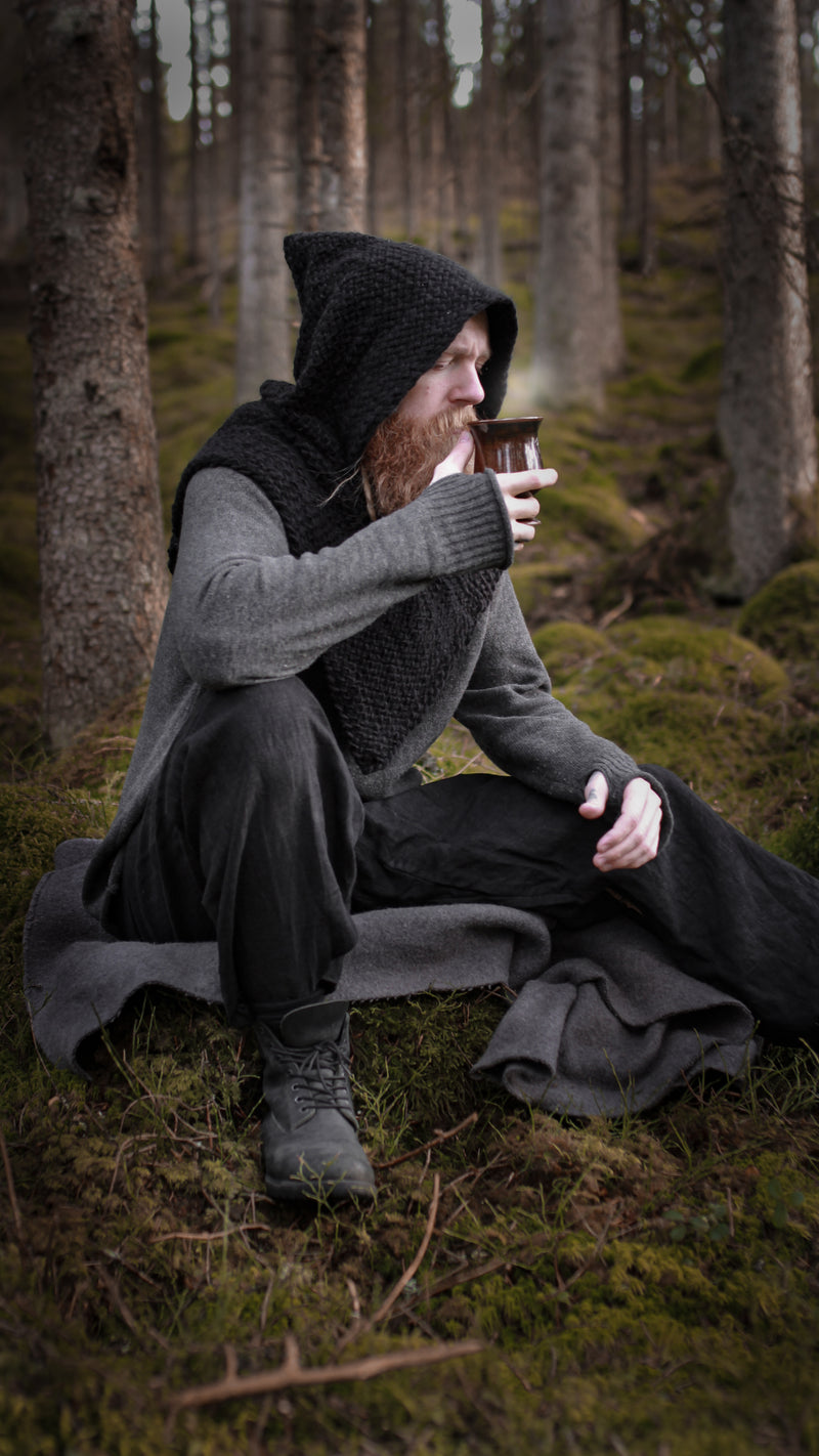 Small handwoven Skjoldehamn hood in black wool and alpaca.