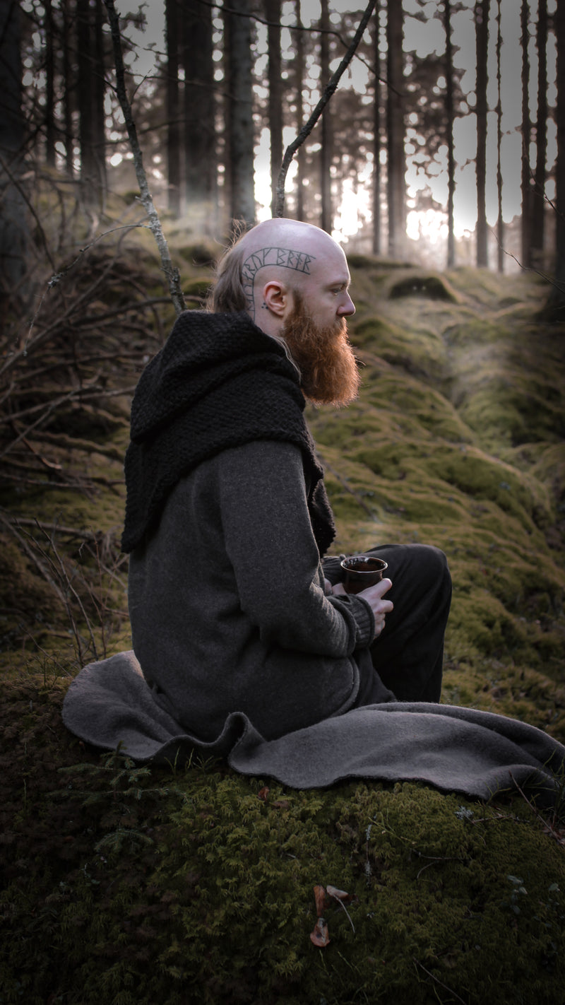 Small handwoven Skjoldehamn hood in black wool and alpaca.