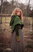 Big handwoven Skjoldehamn inspired hood in green wool and alpaca.