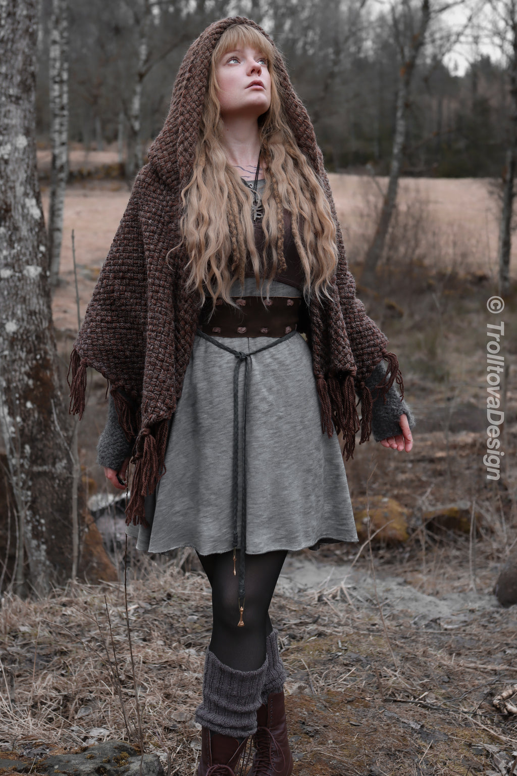 Handwoven hooded shawl in brown wool and alpaca.