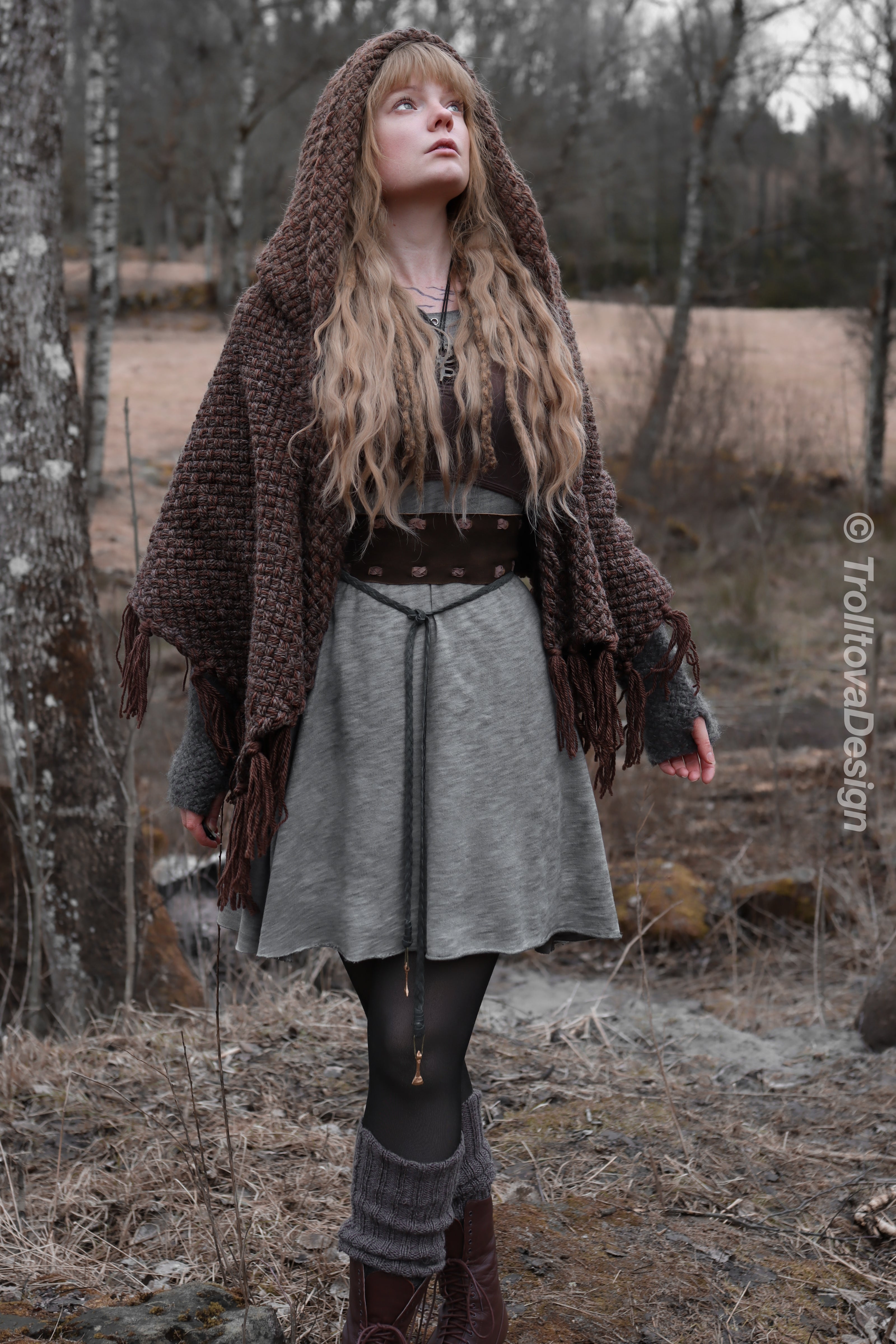 Handwoven hooded shawl in brown wool and alpaca.