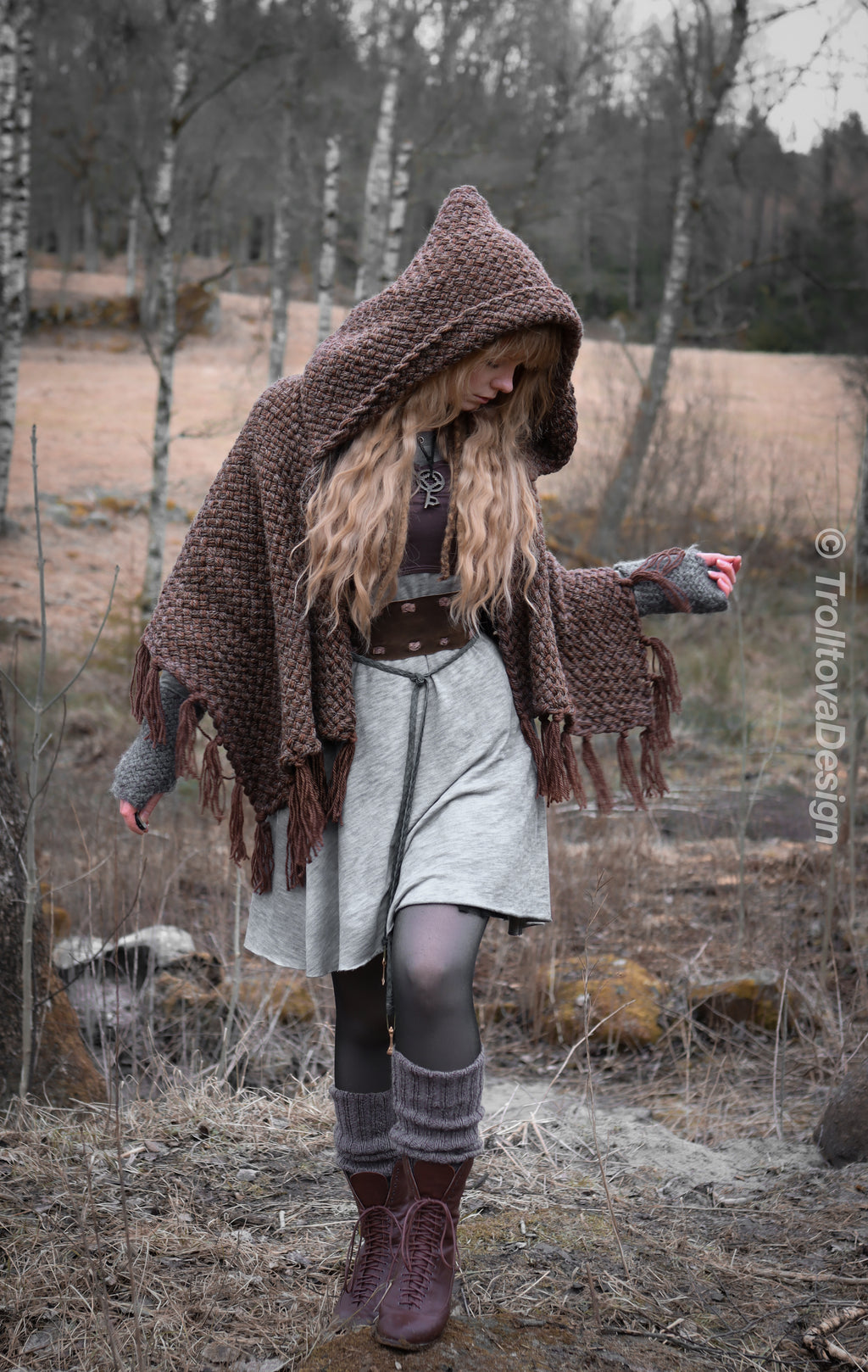 Handwoven hooded shawl in brown wool and alpaca.