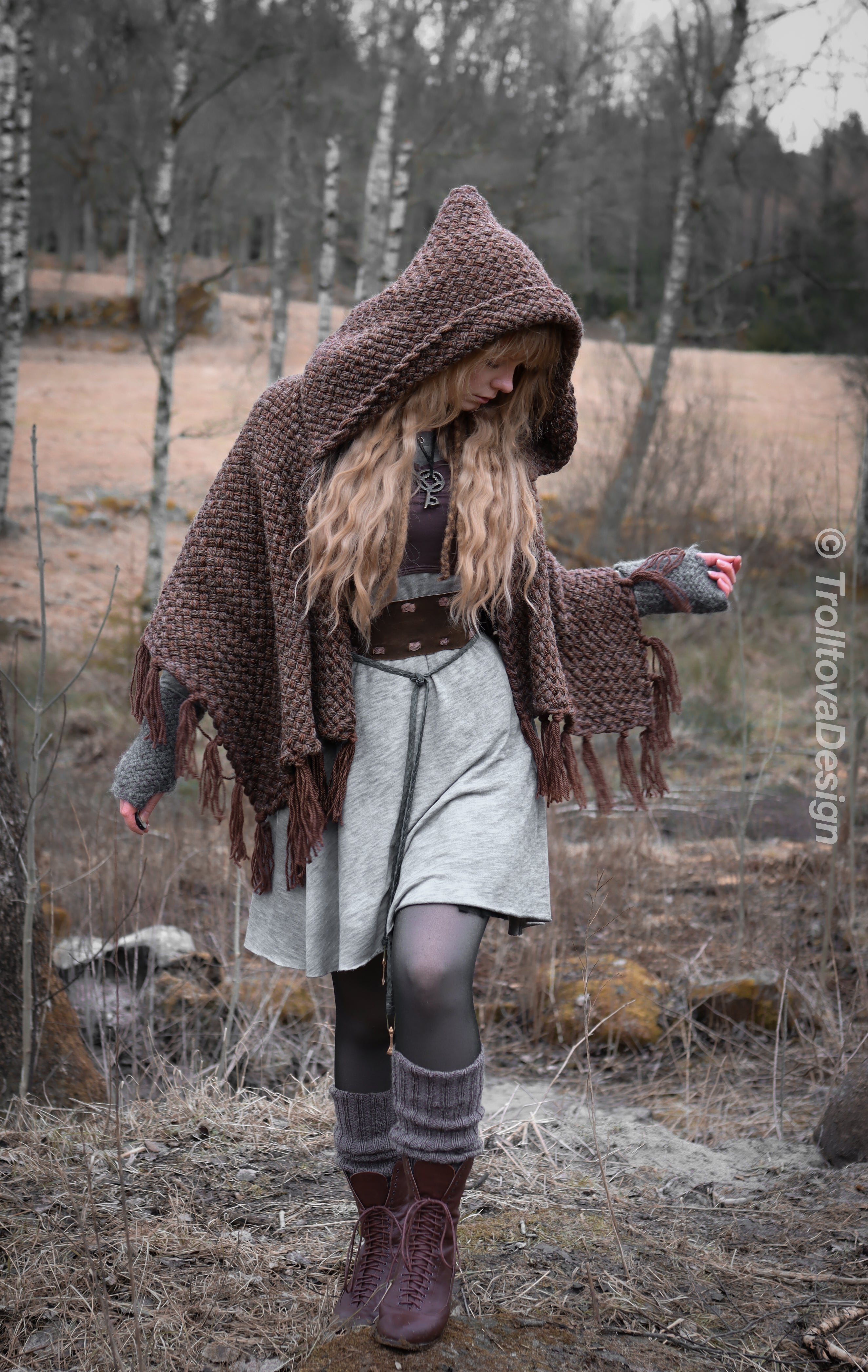 Handwoven hooded shawl in brown wool and alpaca.