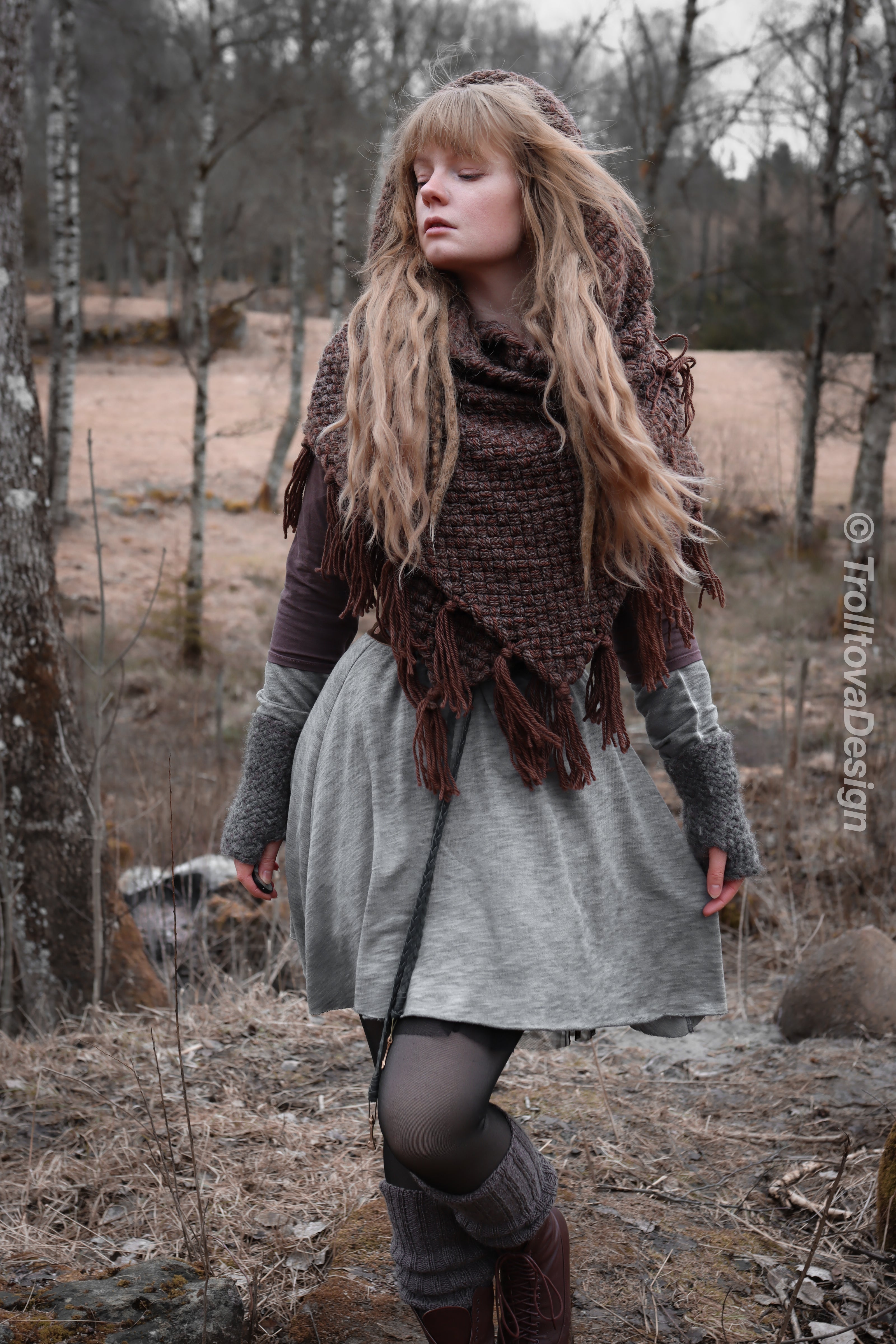 Handwoven hooded shawl in brown wool and alpaca.