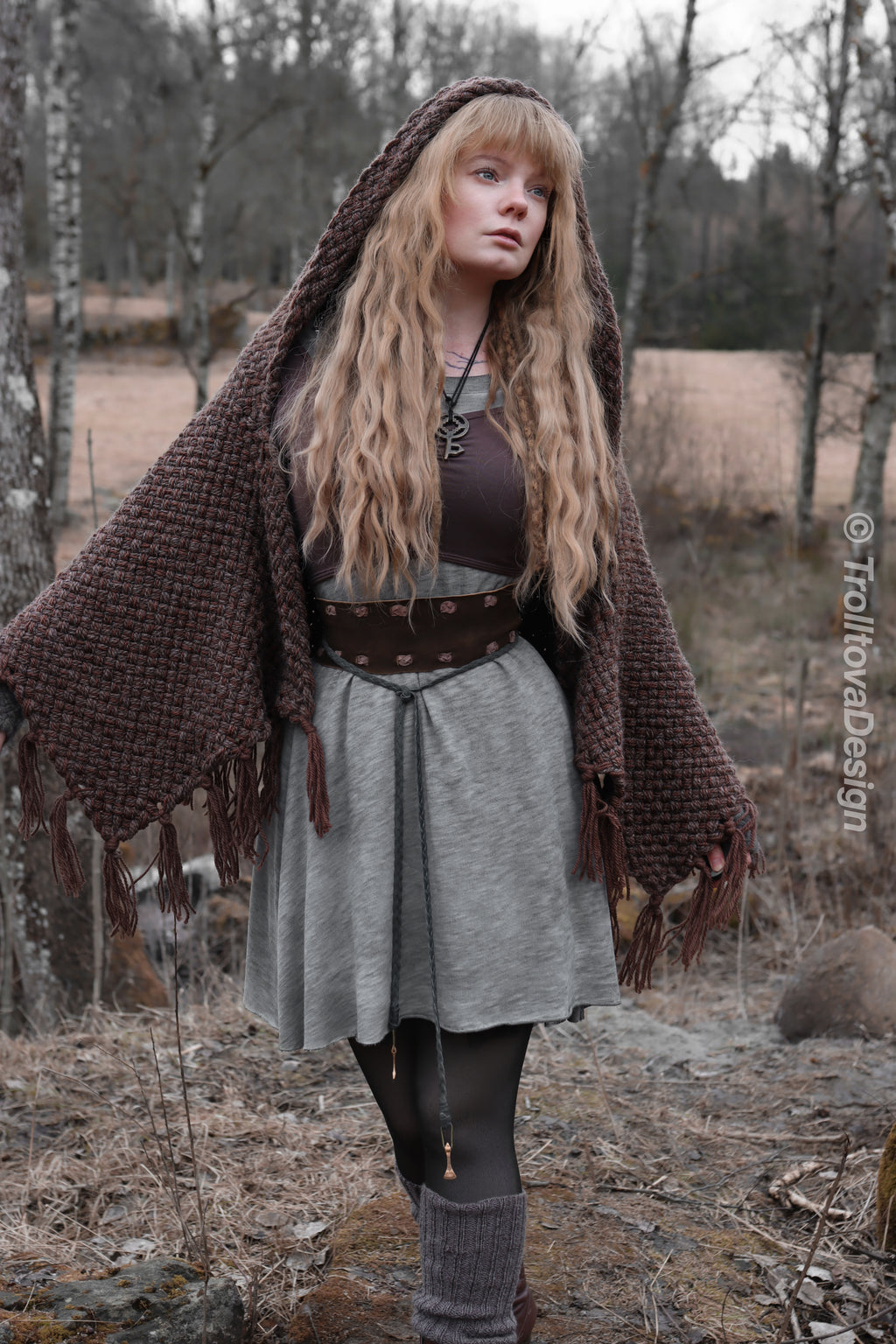 Handwoven hooded shawl in brown wool and alpaca.