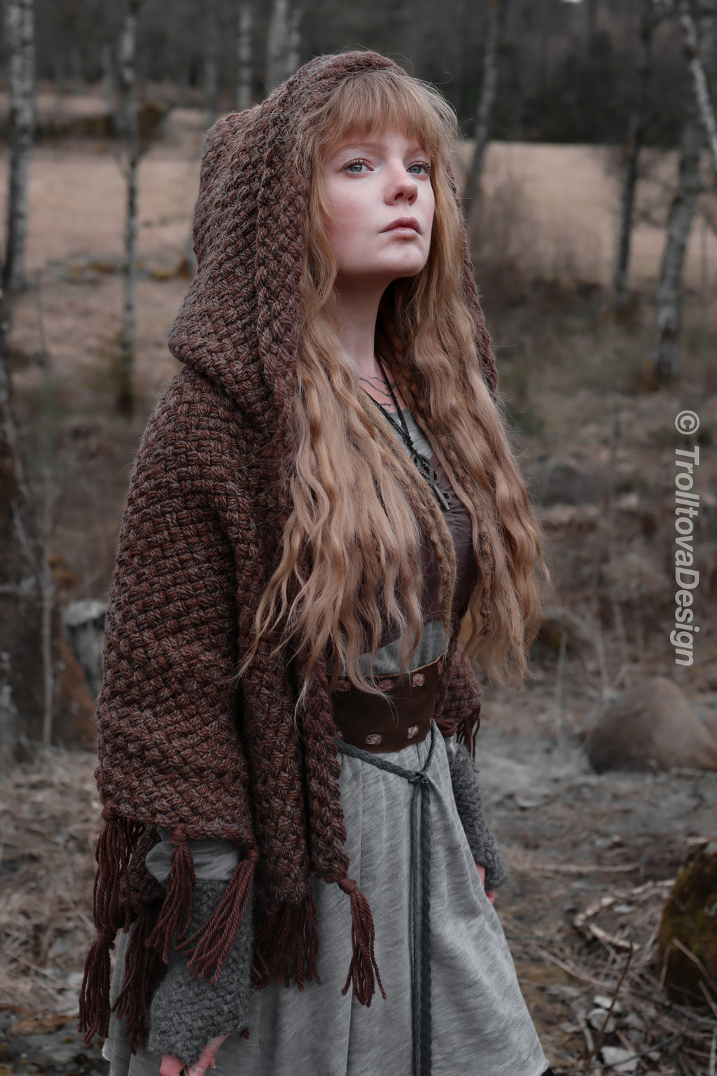 Handwoven hooded shawl in brown wool and alpaca.