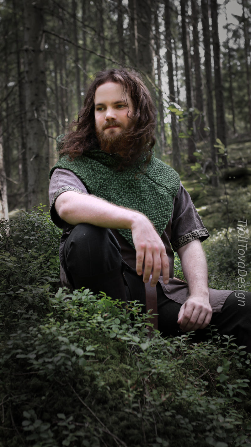 Small handwoven Skjoldehamn hood.