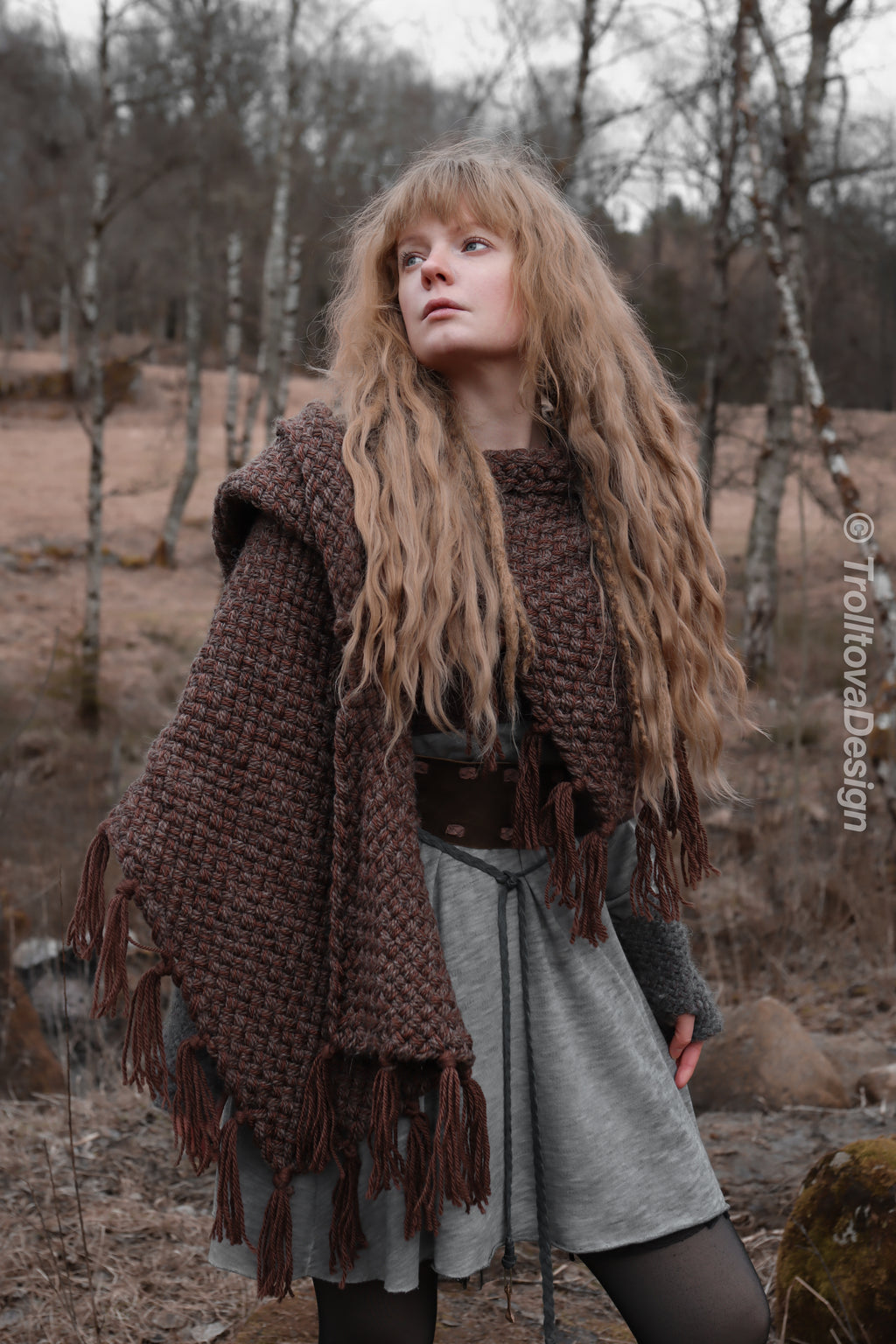 Handwoven hooded shawl in brown wool and alpaca.