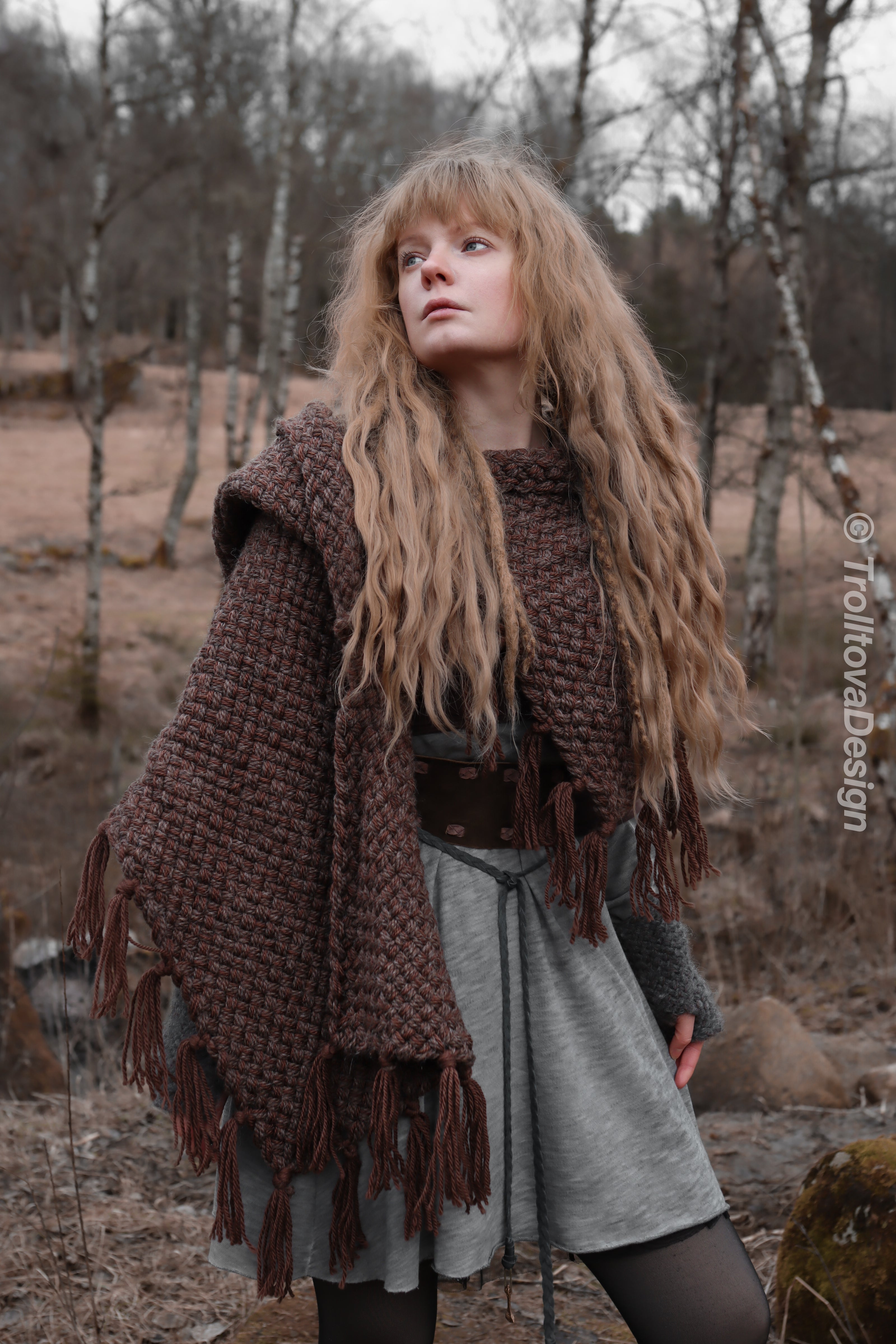 Handwoven hooded shawl in brown wool and alpaca.