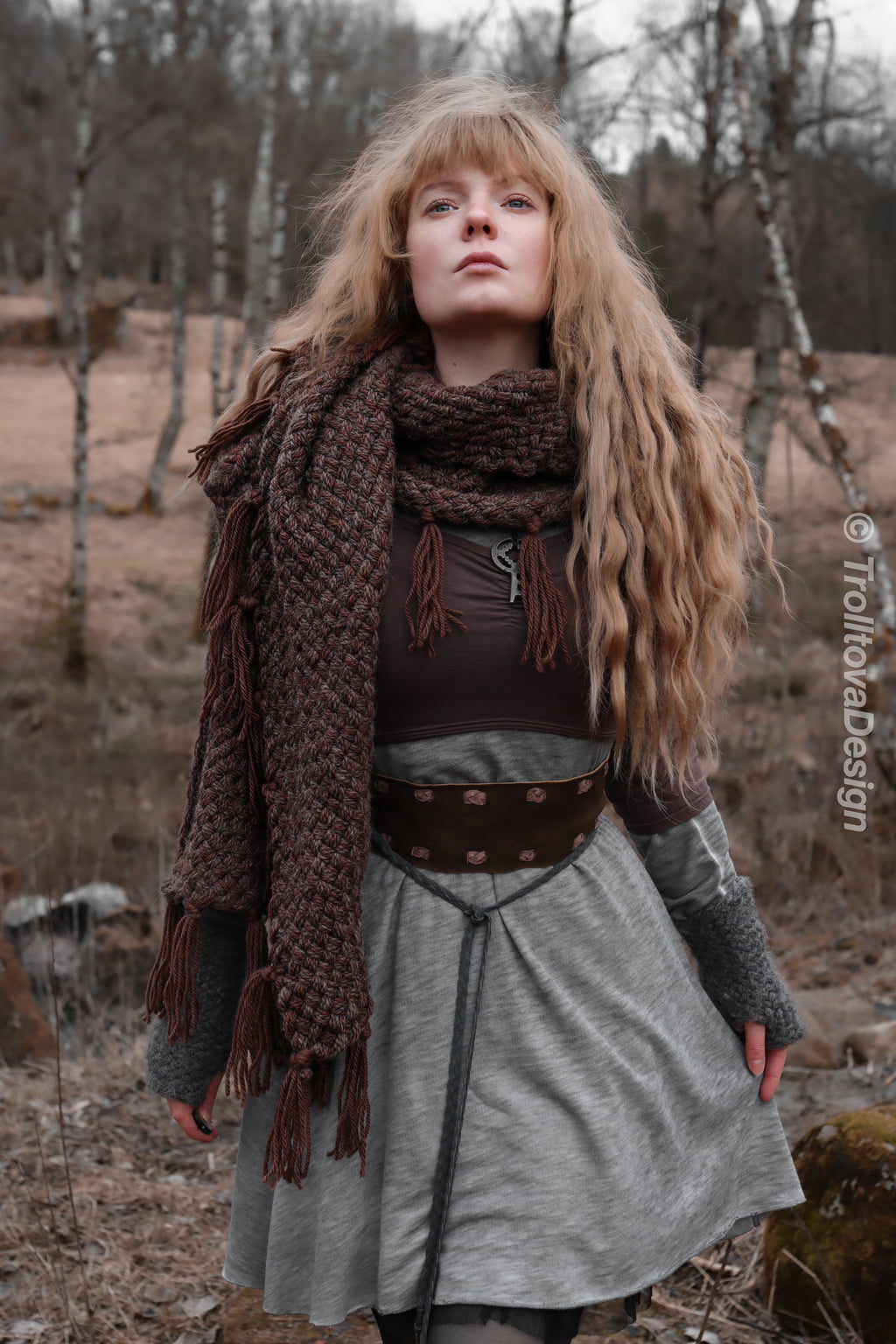 Handwoven hooded shawl in brown wool and alpaca.