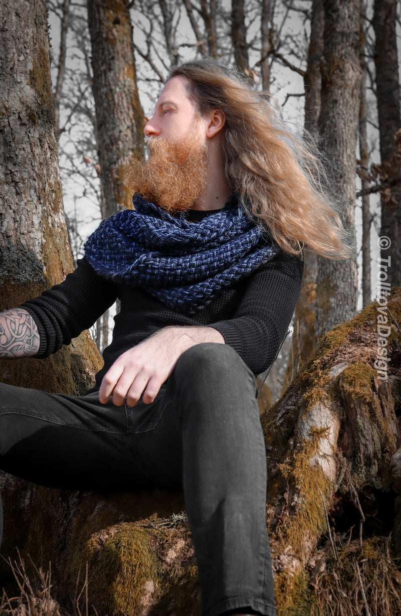 Extra long handwoven snood in blue wool and alpaca.