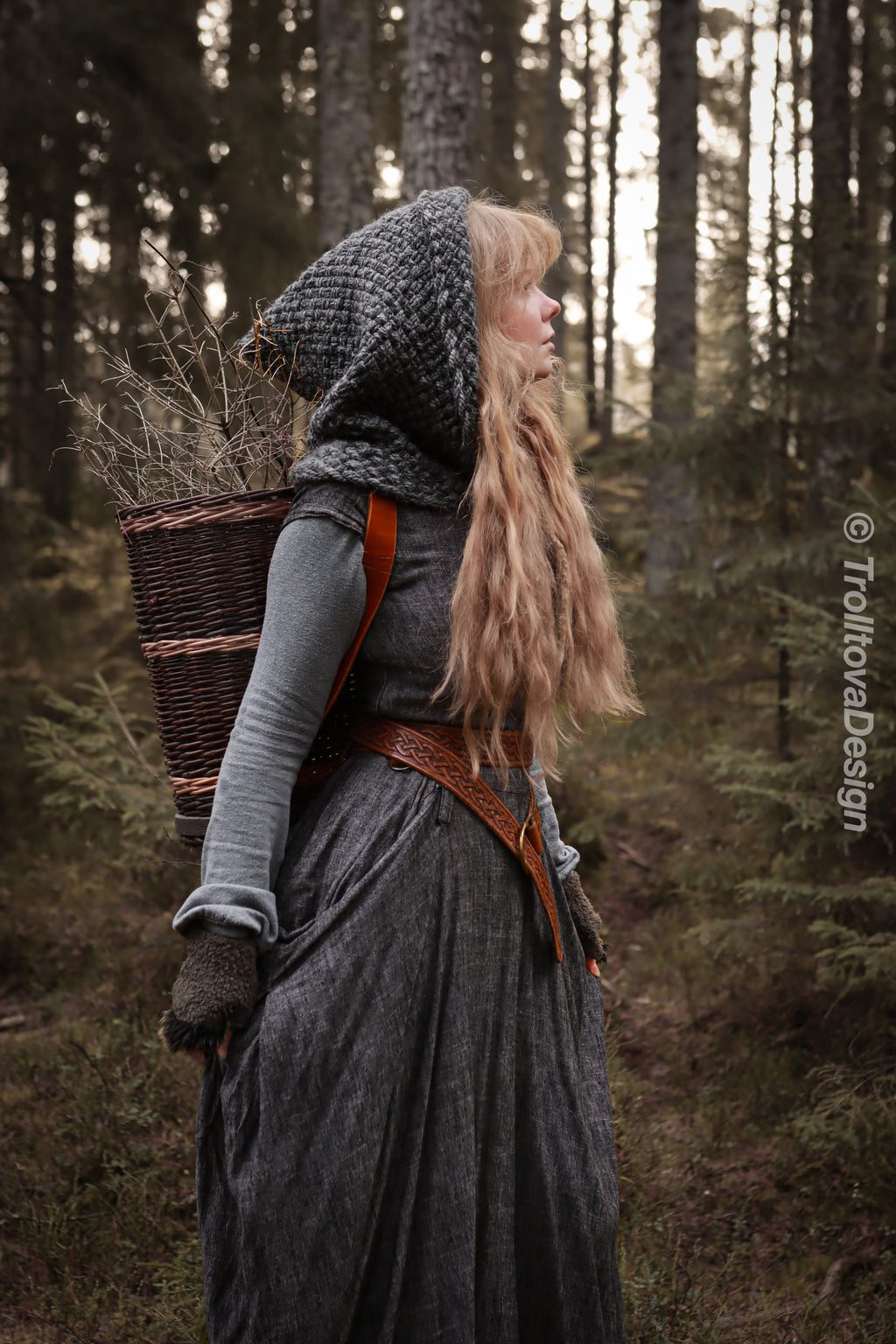 Handwoven hood in gray wool and alpaca.