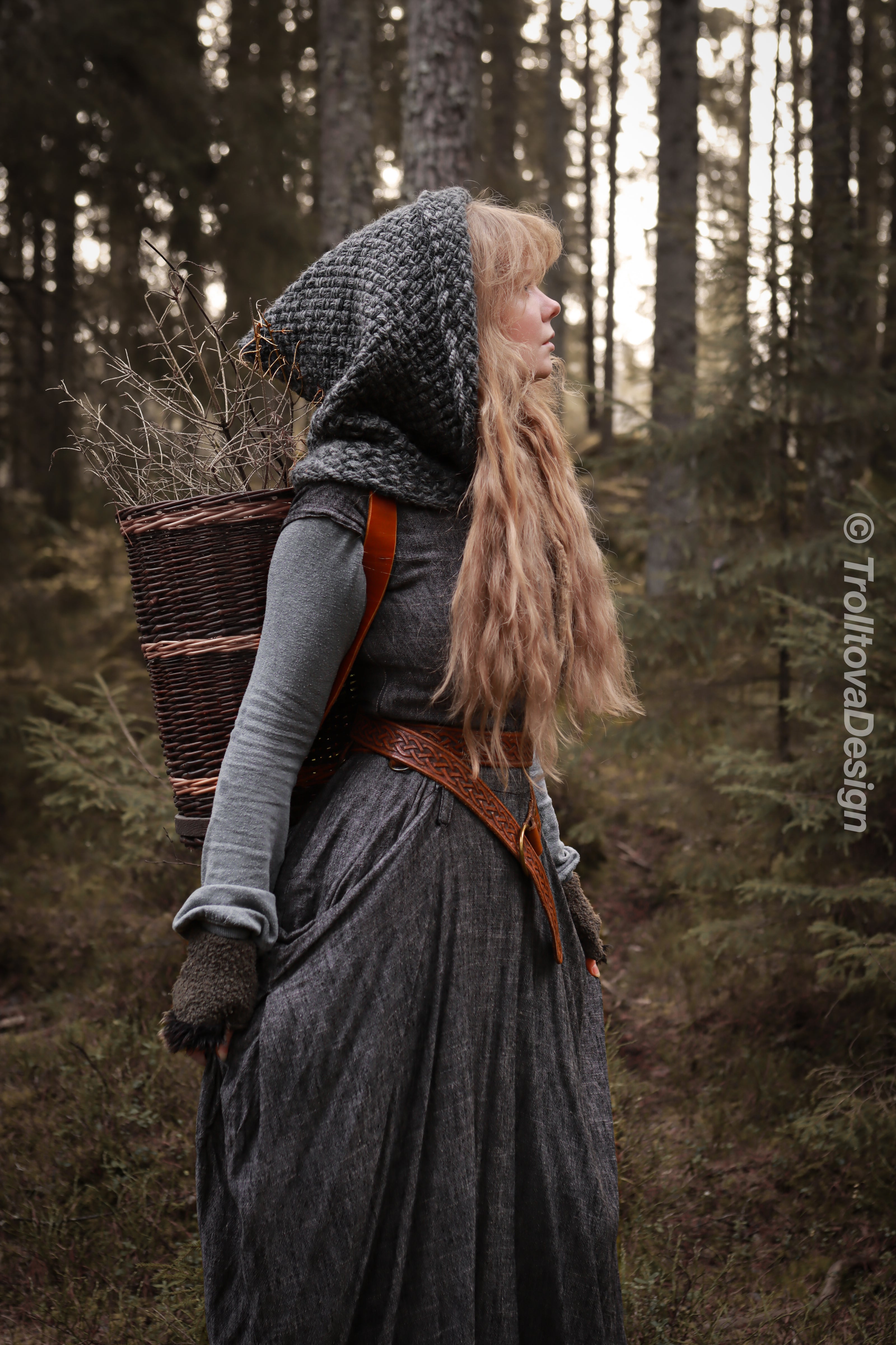 Handwoven hood in gray wool and alpaca.