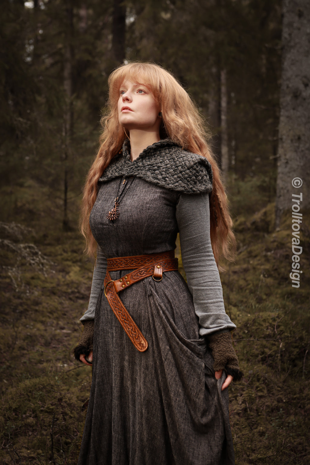 Handwoven hood in gray wool and alpaca.