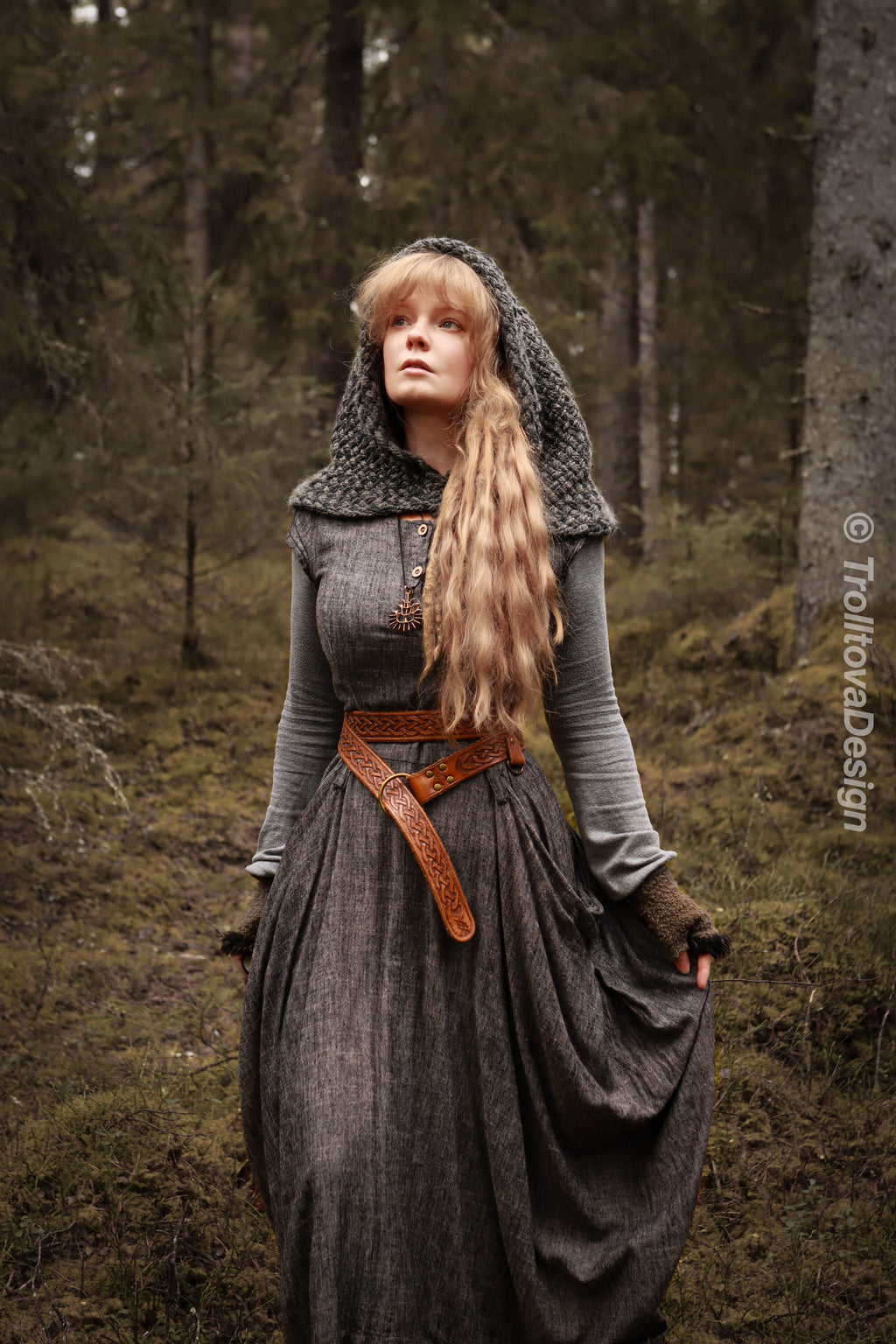 Handwoven hood in gray wool and alpaca.