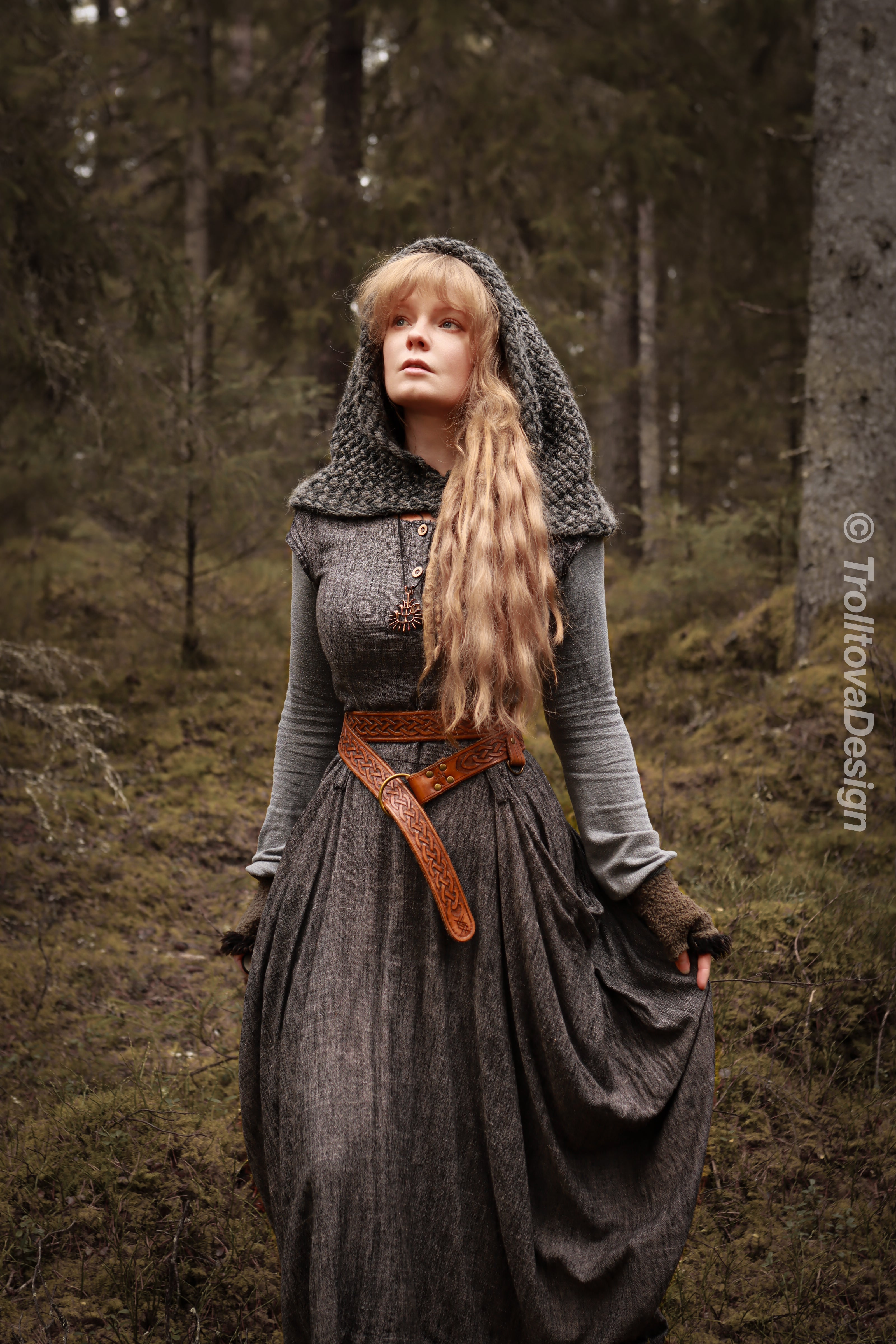 Handwoven hood in gray wool and alpaca.