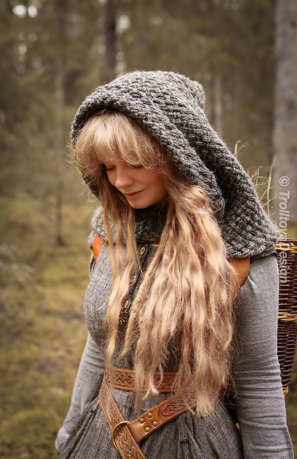 Handwoven hood in gray wool and alpaca.