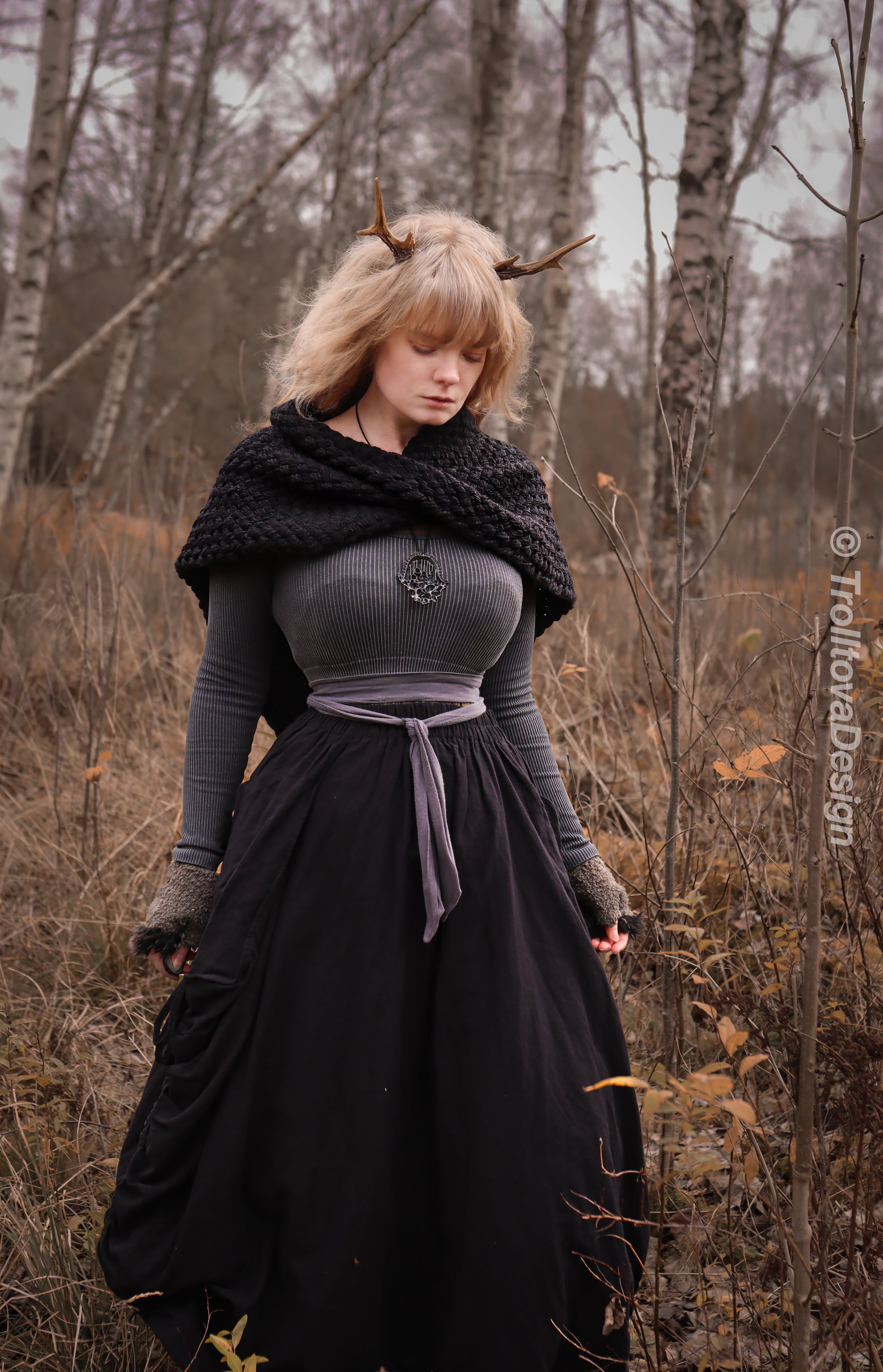 Handwoven twisted capelet in black wool and alpaca.