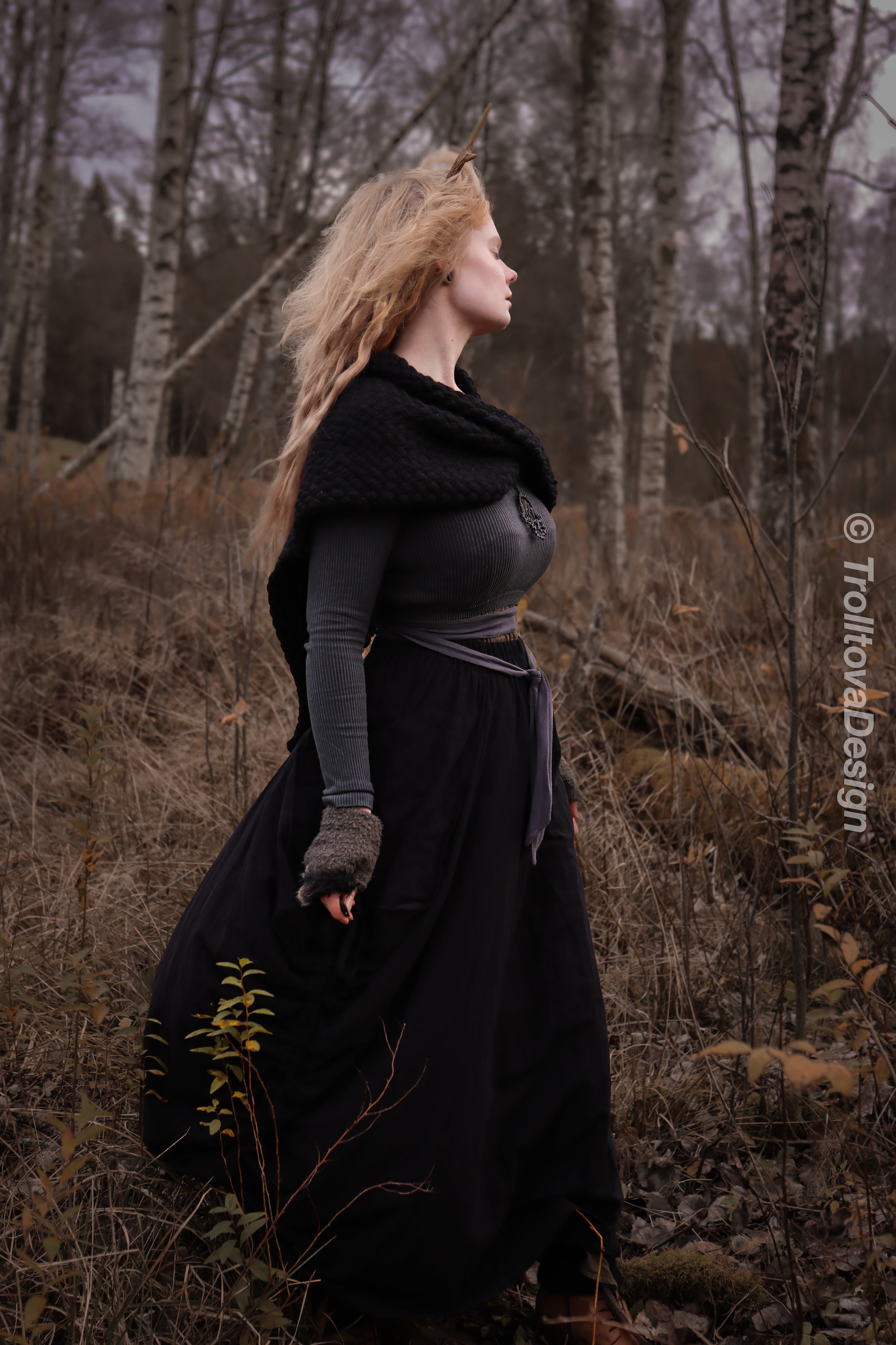 Handwoven twisted capelet in black wool and alpaca.