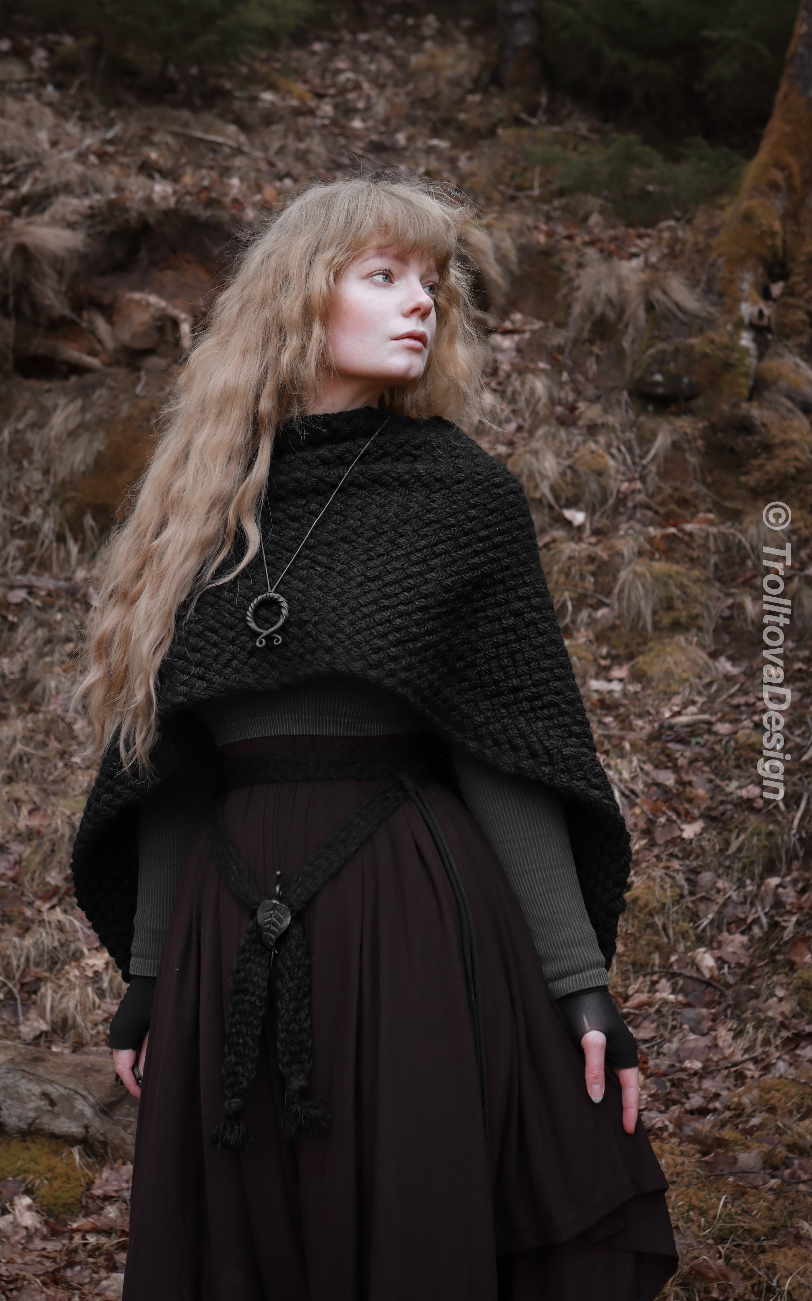 Handwoven big rectangular shawl in black wool and alpaca.