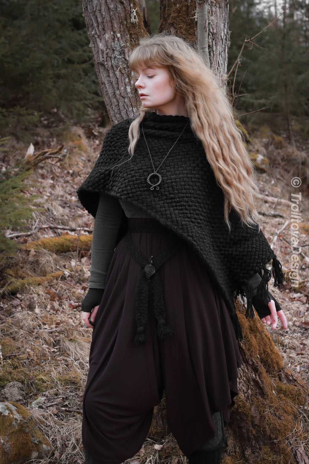 Handwoven big rectangular shawl in black wool and alpaca.