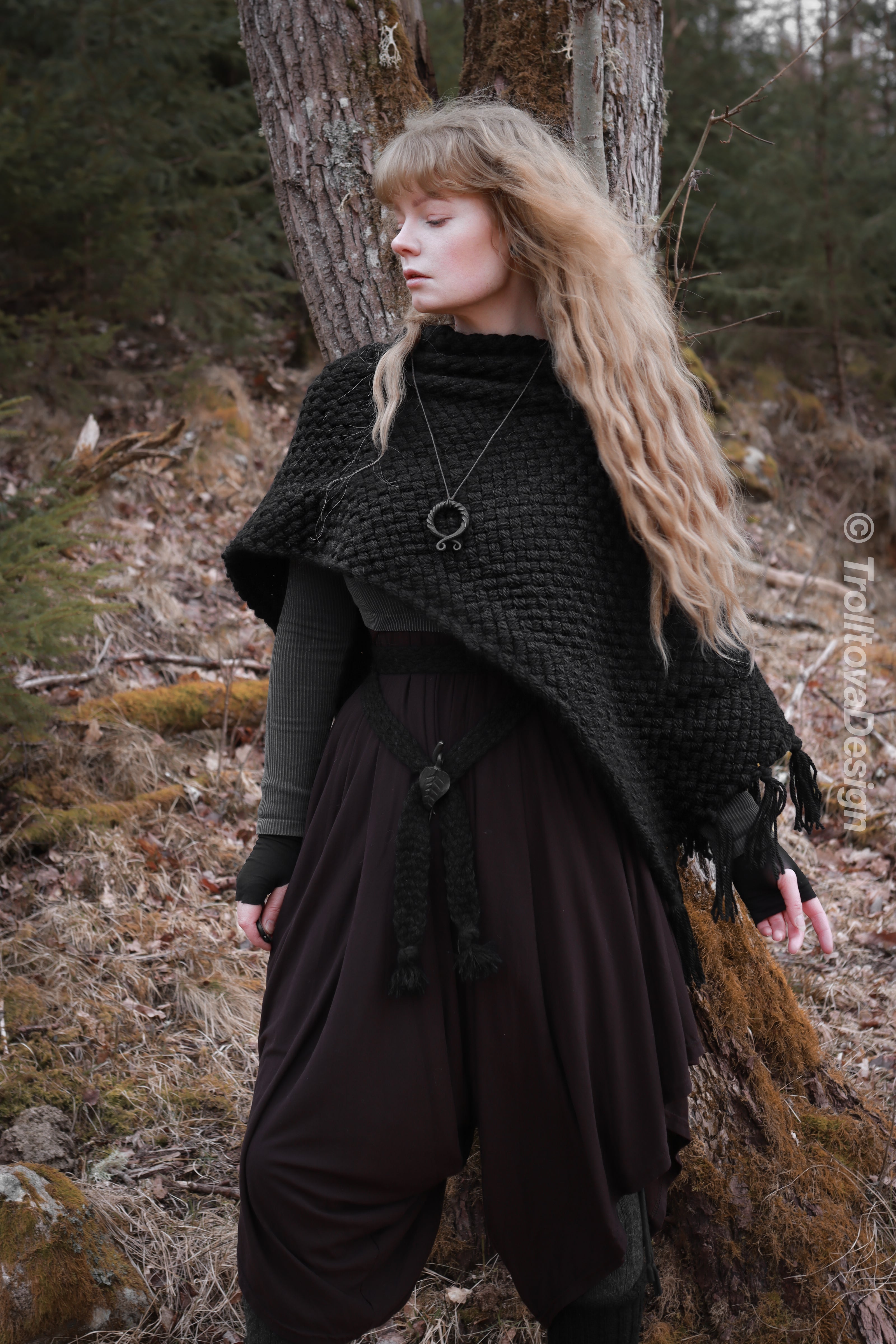 Handwoven big rectangular shawl in black wool and alpaca.