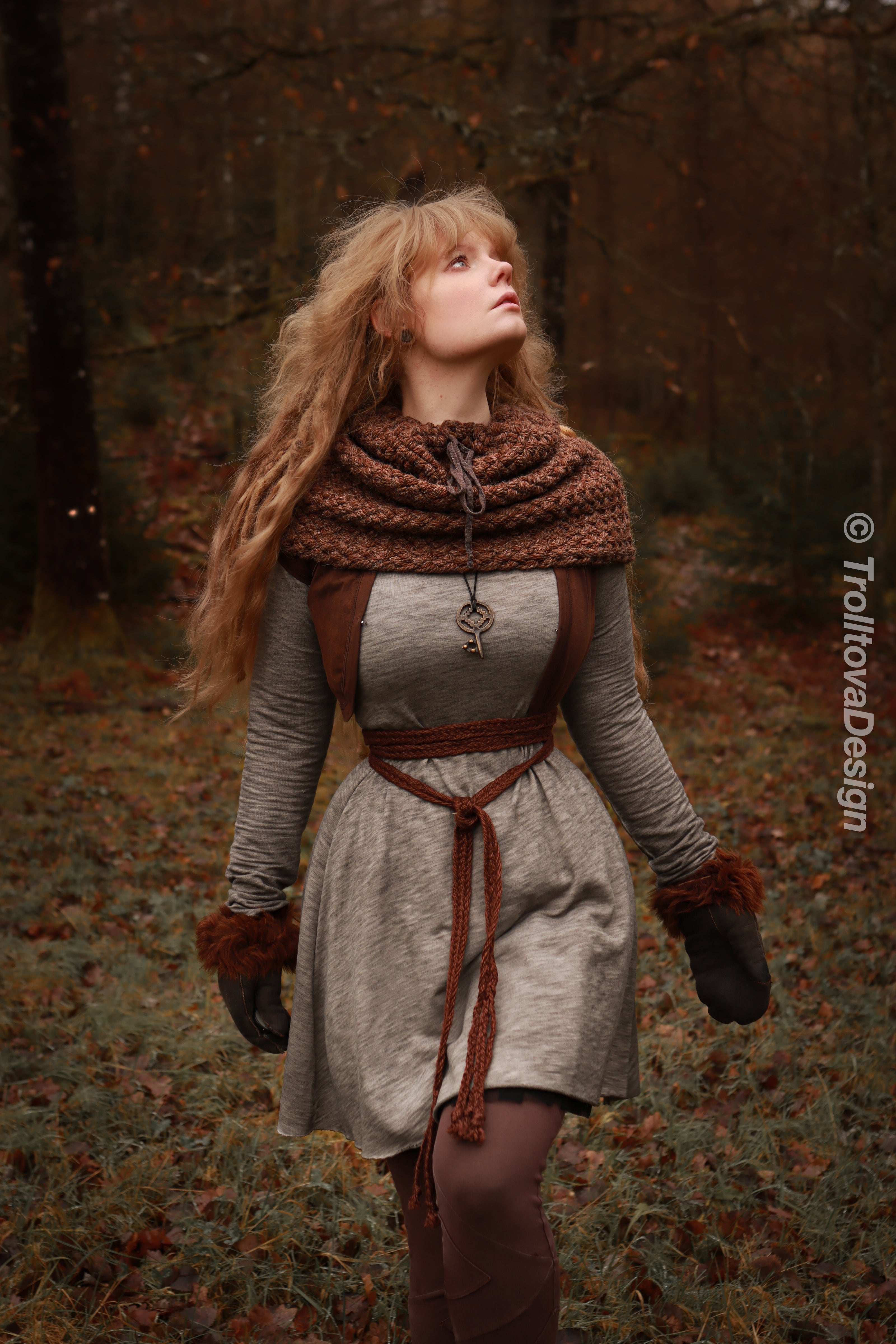 Handwoven snood in brown wool and alpaca with drawstring