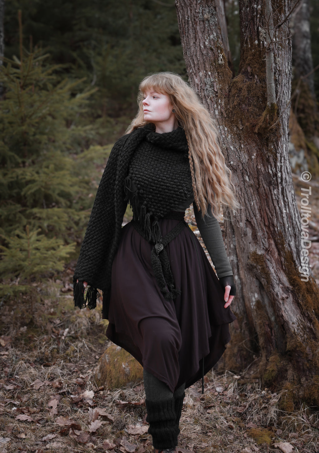 Handwoven big rectangular shawl in black wool and alpaca.