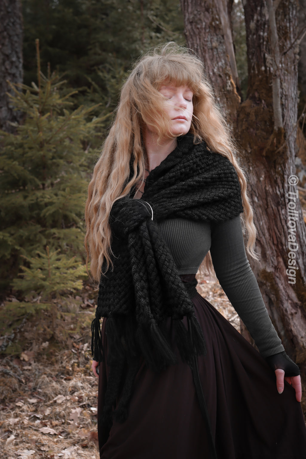 Handwoven big rectangular shawl in black wool and alpaca.