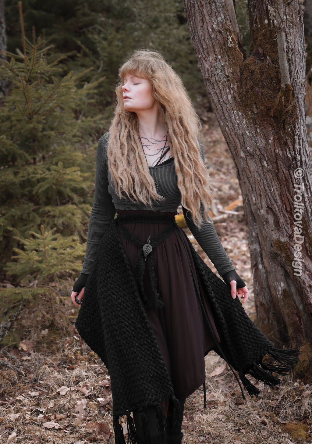 Handwoven big rectangular shawl in black wool and alpaca.