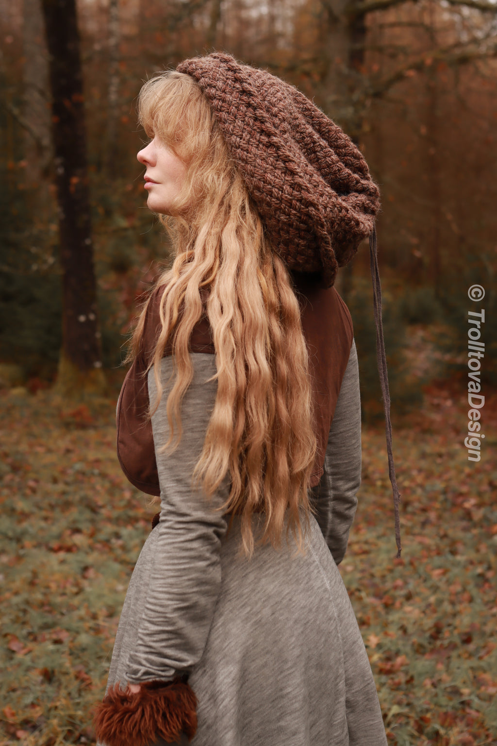 Handwoven snood in brown wool and alpaca with drawstring.