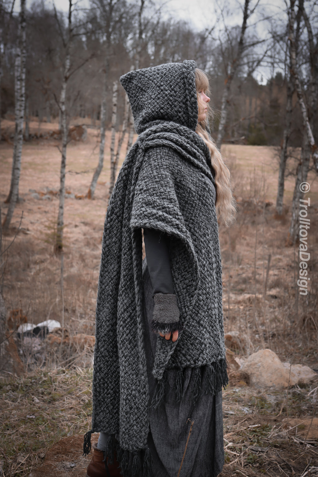 Custom-made extra long hooded shawl in the colors of your choice. Handwoven. Please contact before purchase.