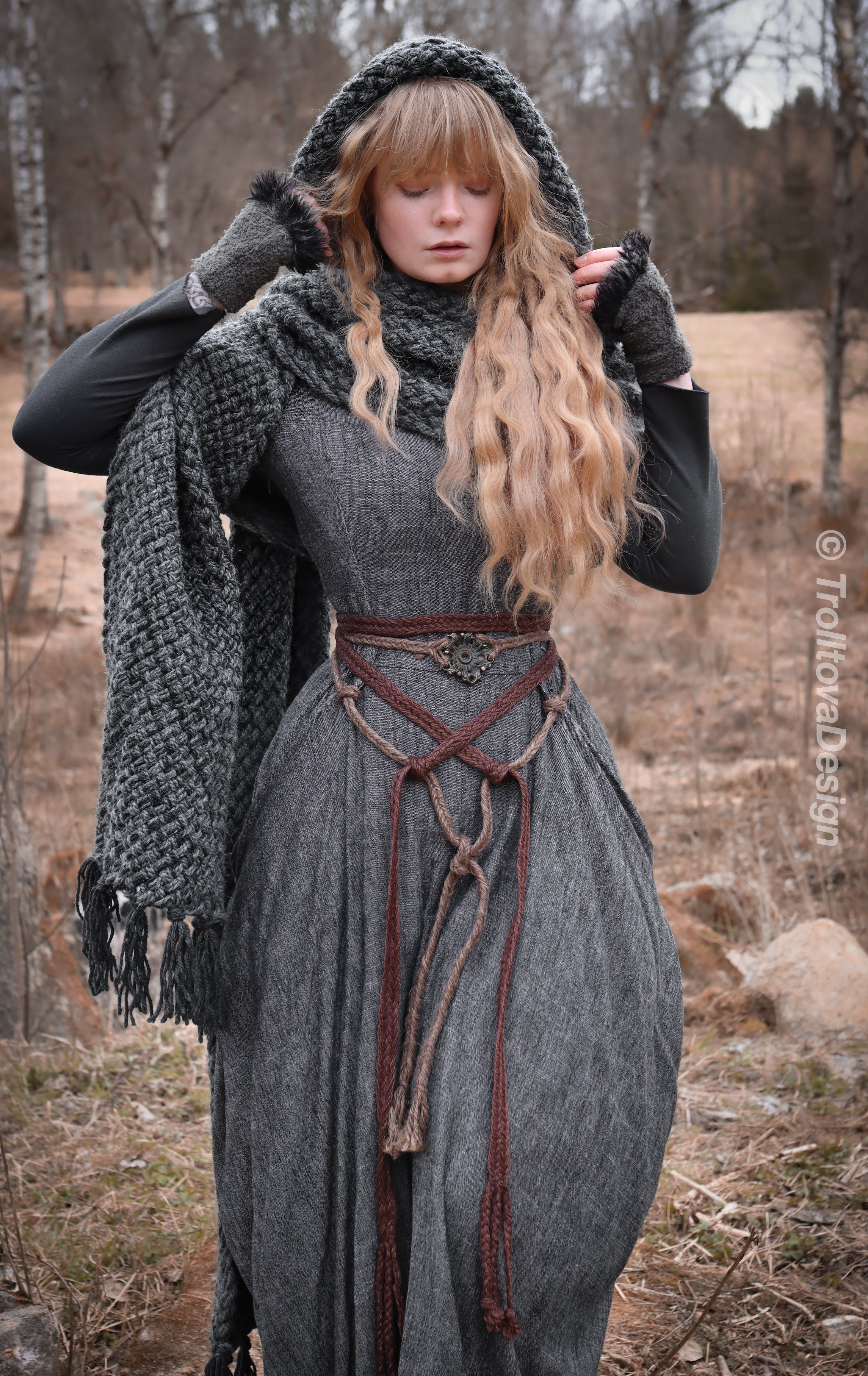 Custom-made extra long hooded shawl in the colors of your choice. Handwoven. Please contact before purchase.