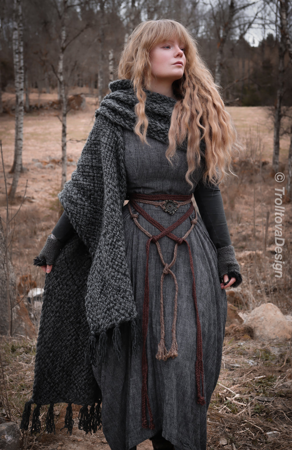 Custom-made extra long hooded shawl in the colors of your choice. Handwoven. Please contact before purchase.