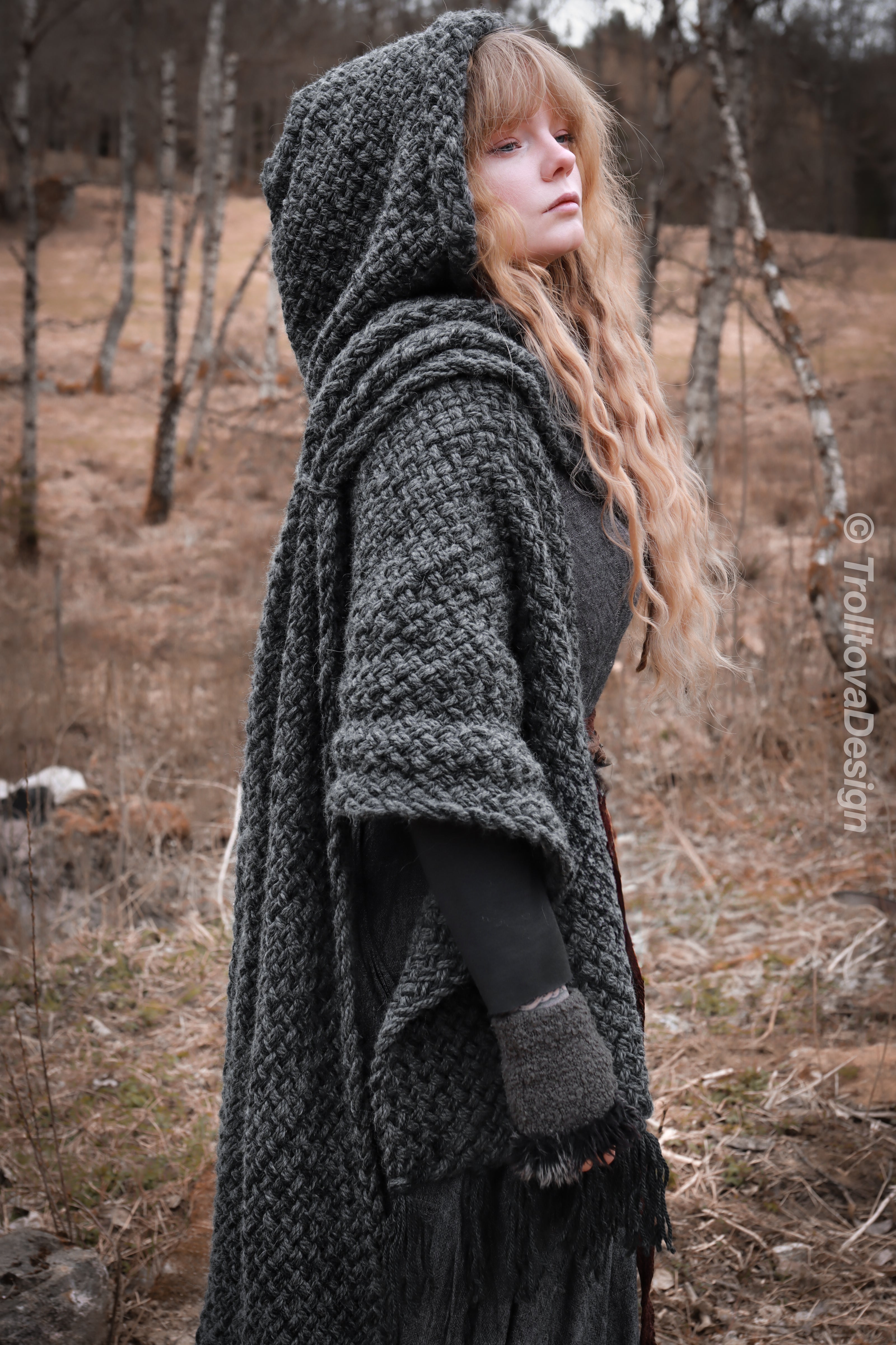 Custom-made extra long hooded shawl in the colors of your choice. Handwoven. Please contact before purchase.