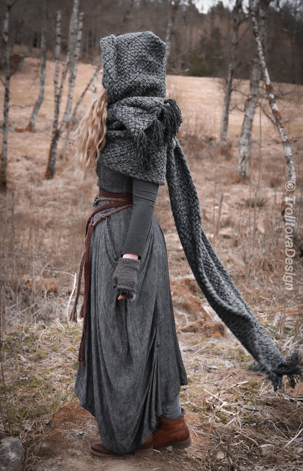 Custom-made extra long hooded shawl in the colors of your choice. Handwoven. Please contact before purchase.