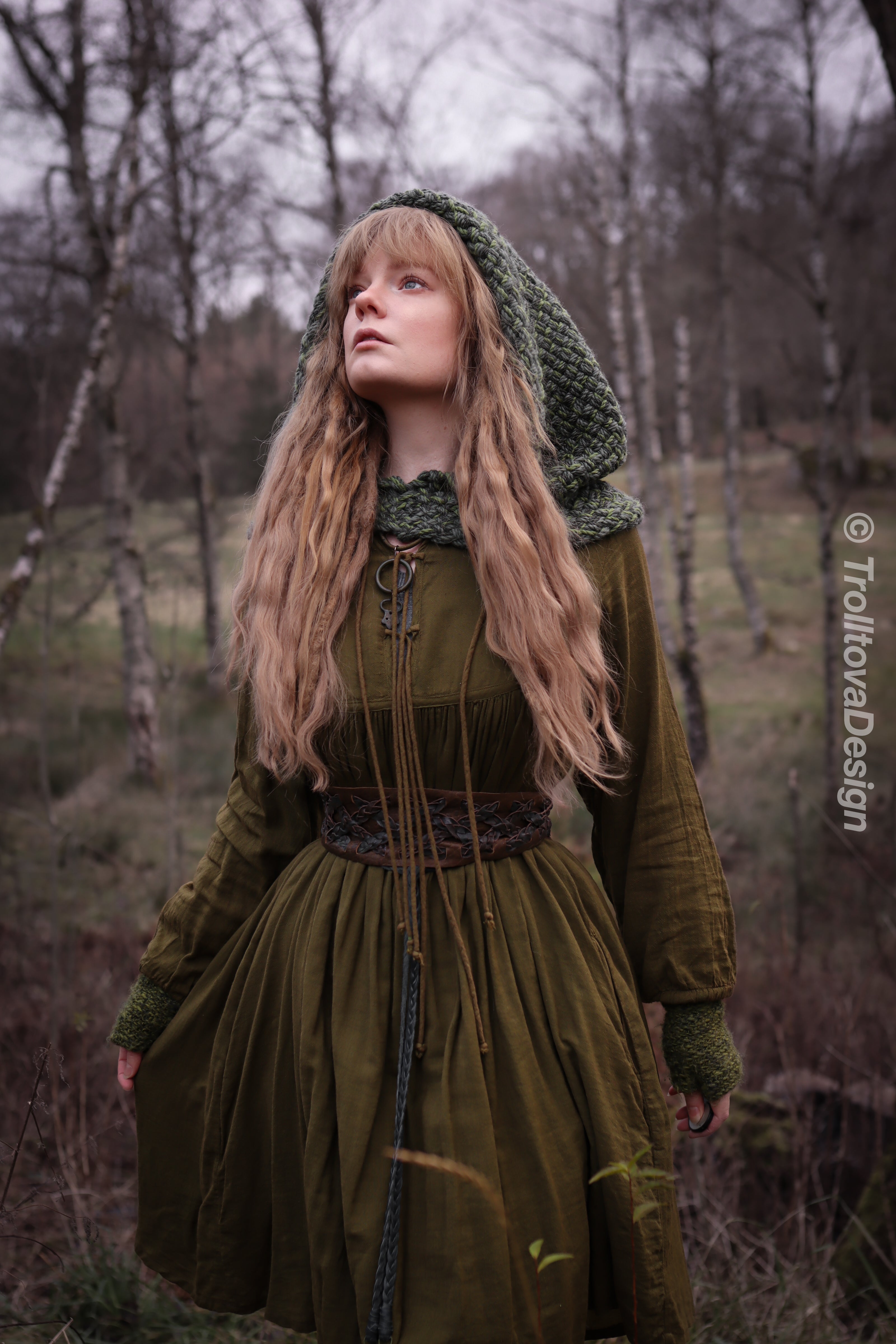 Handwoven hood in forest green wool and alpaca.