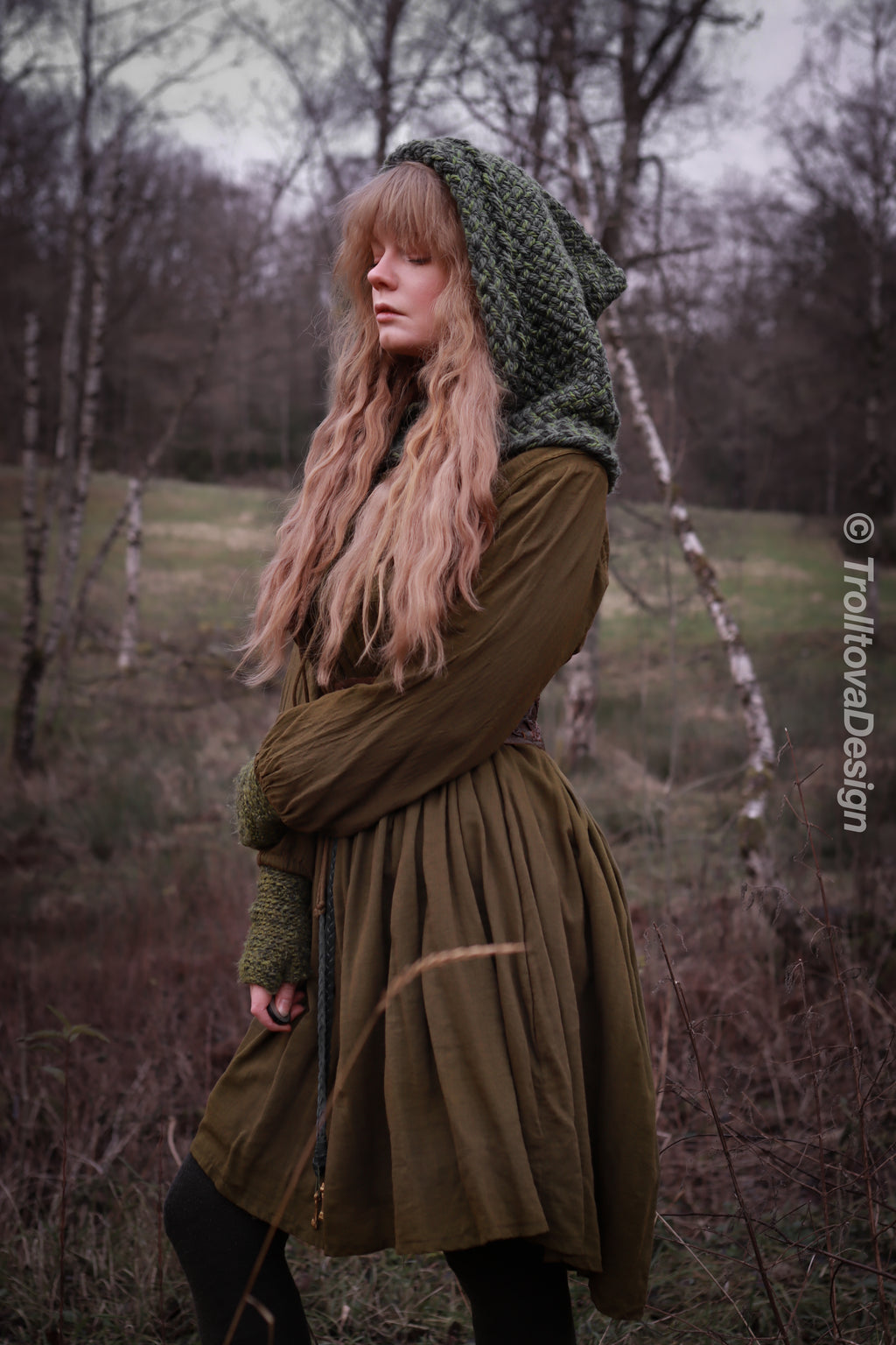 Handwoven hood in forest green wool and alpaca.