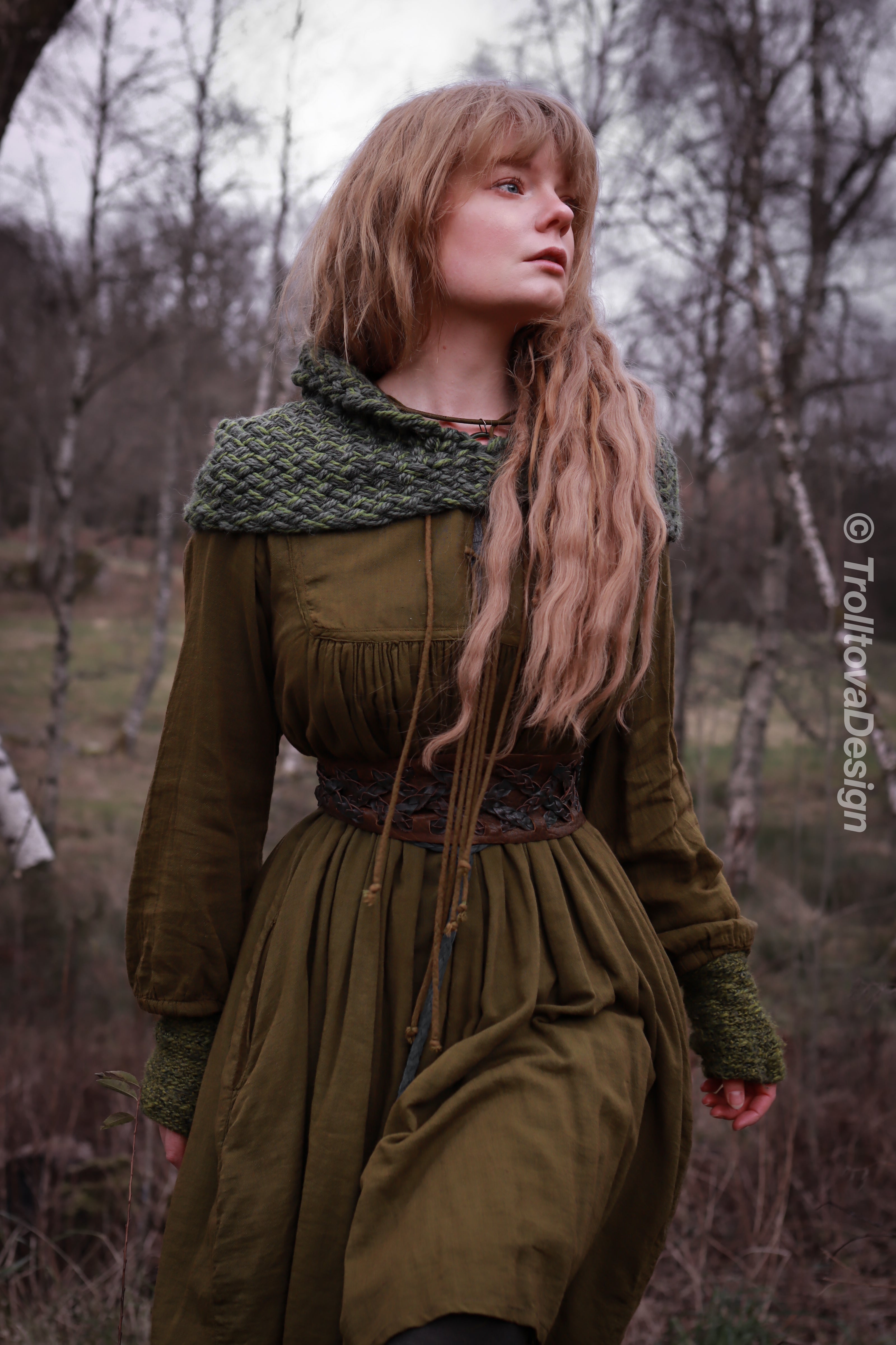 Handwoven hood in forest green wool and alpaca.