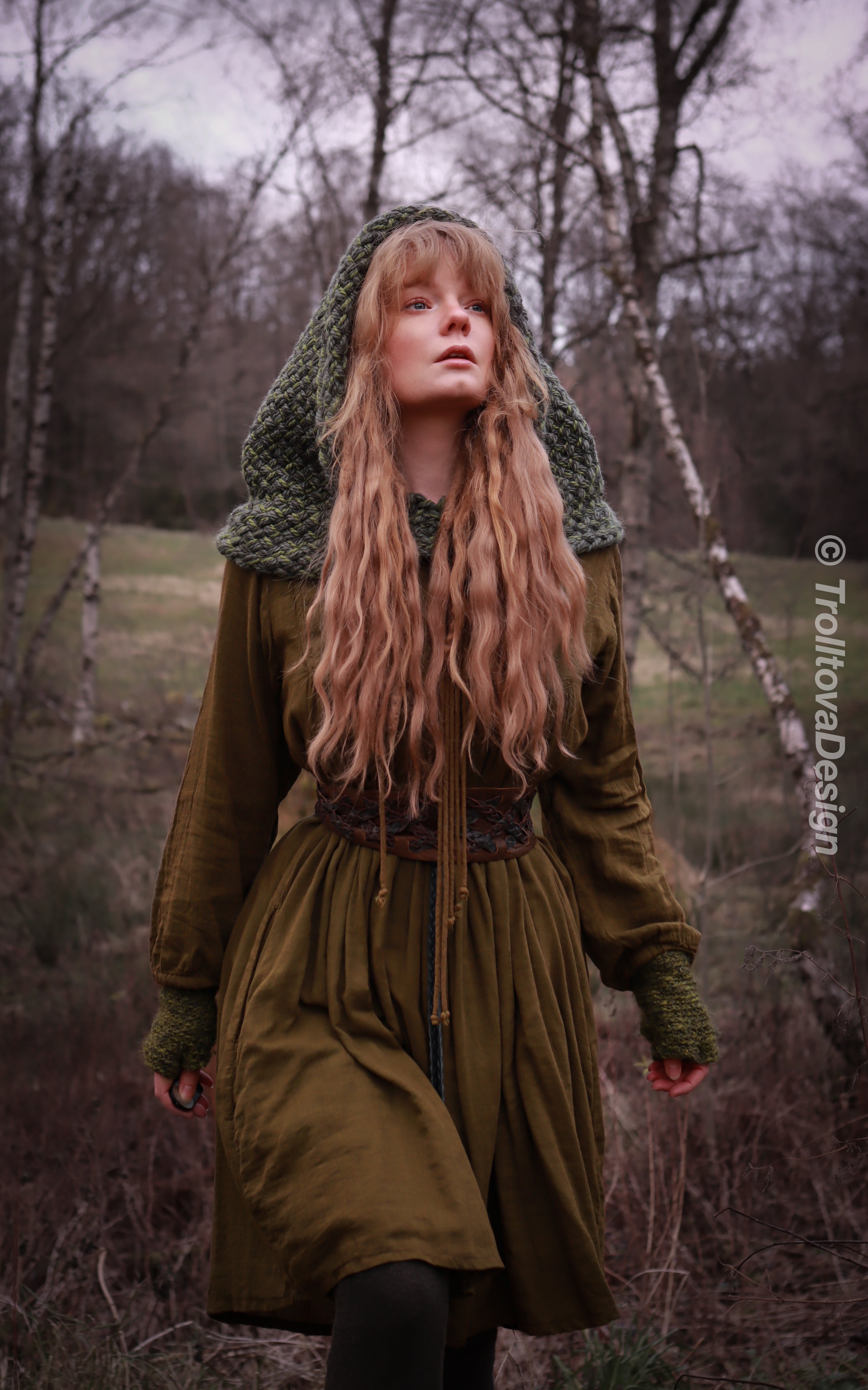 Handwoven hood in forest green wool and alpaca.