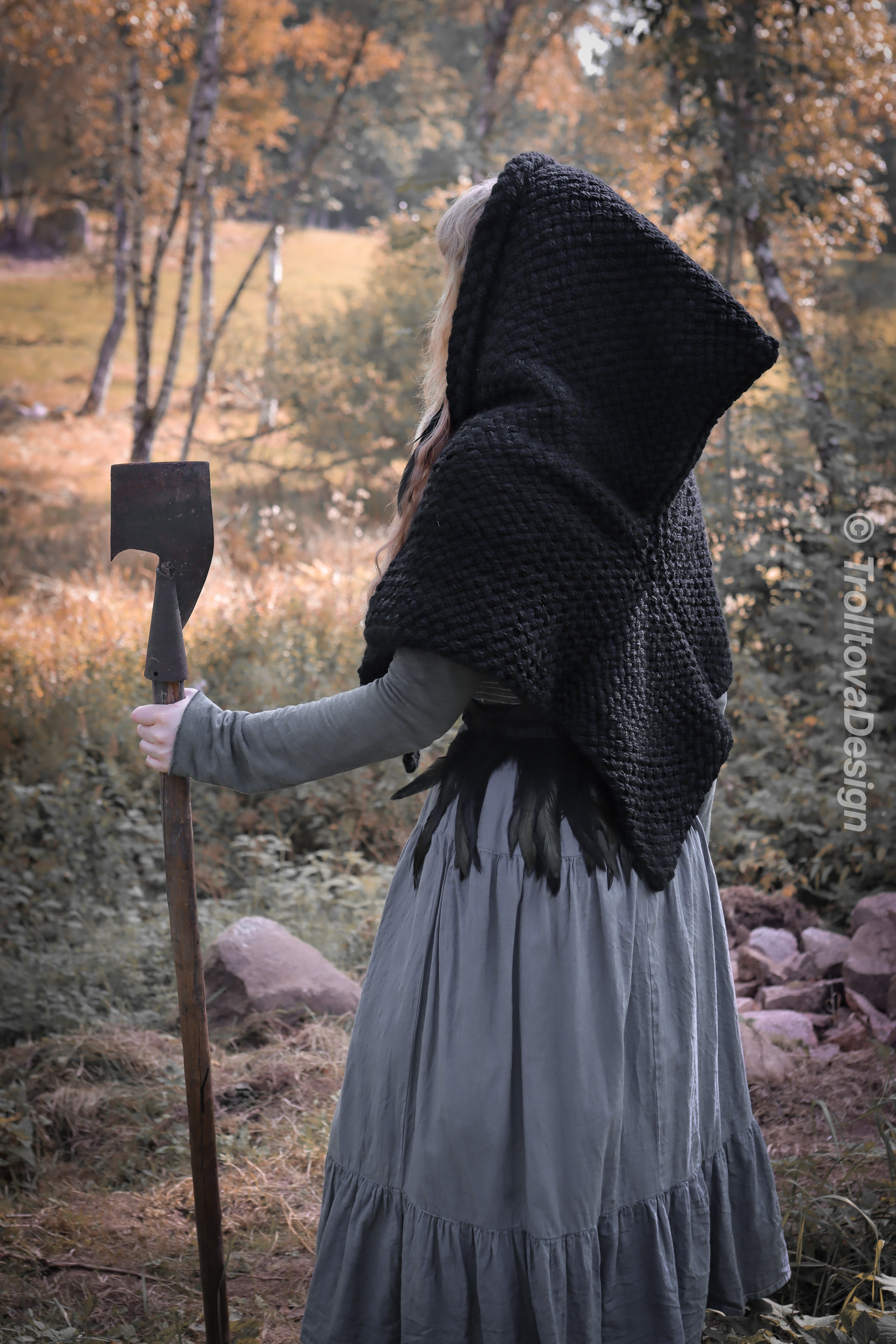 Big Skjoldehamn inspired hood in black wool and alpaca. Handwoven.