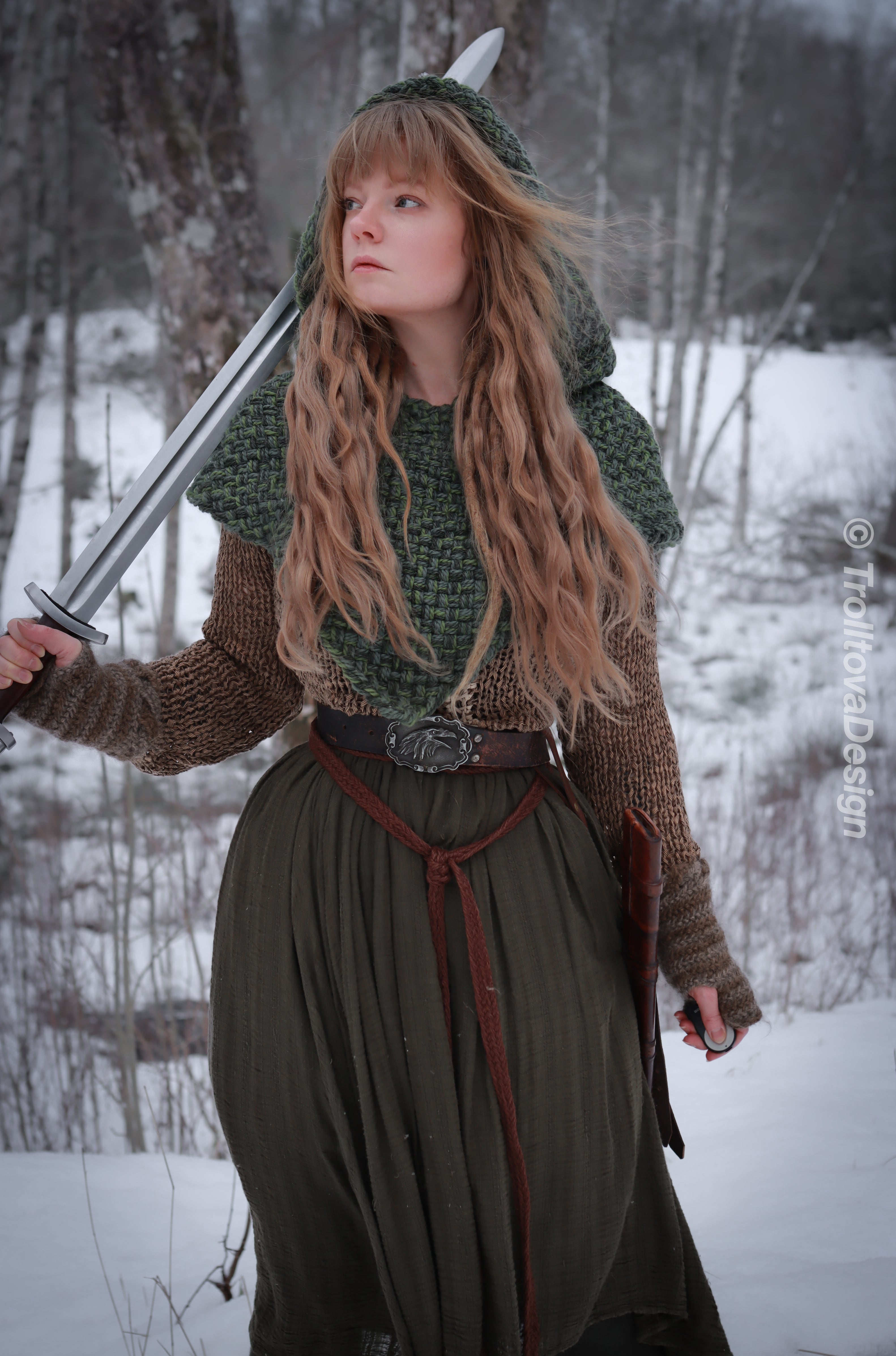 Small handwoven Skjoldehamn inspired hood in forest green wool and alpaca.